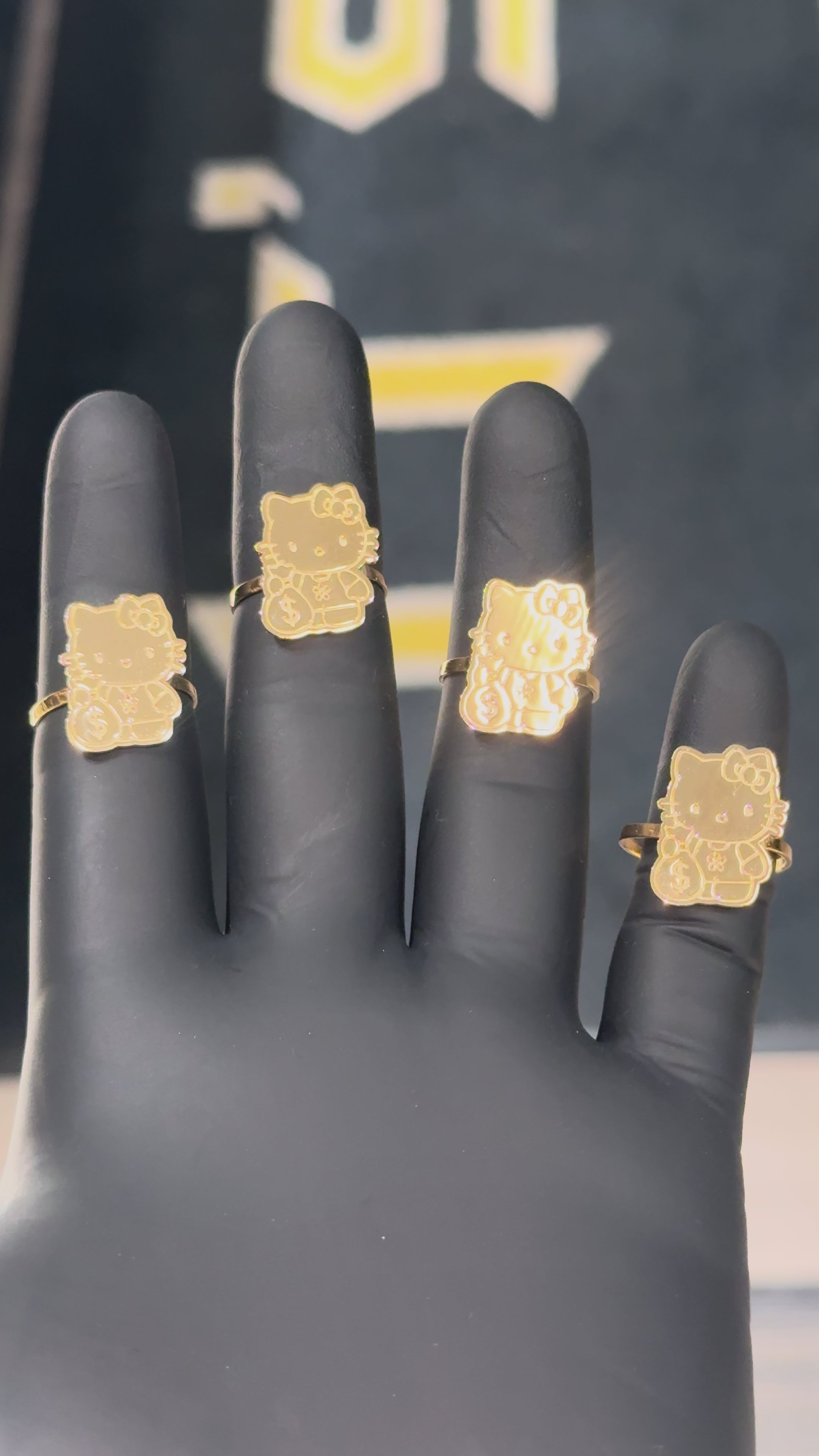 Load video: 10k Hello Kitty with Money Bag Ring