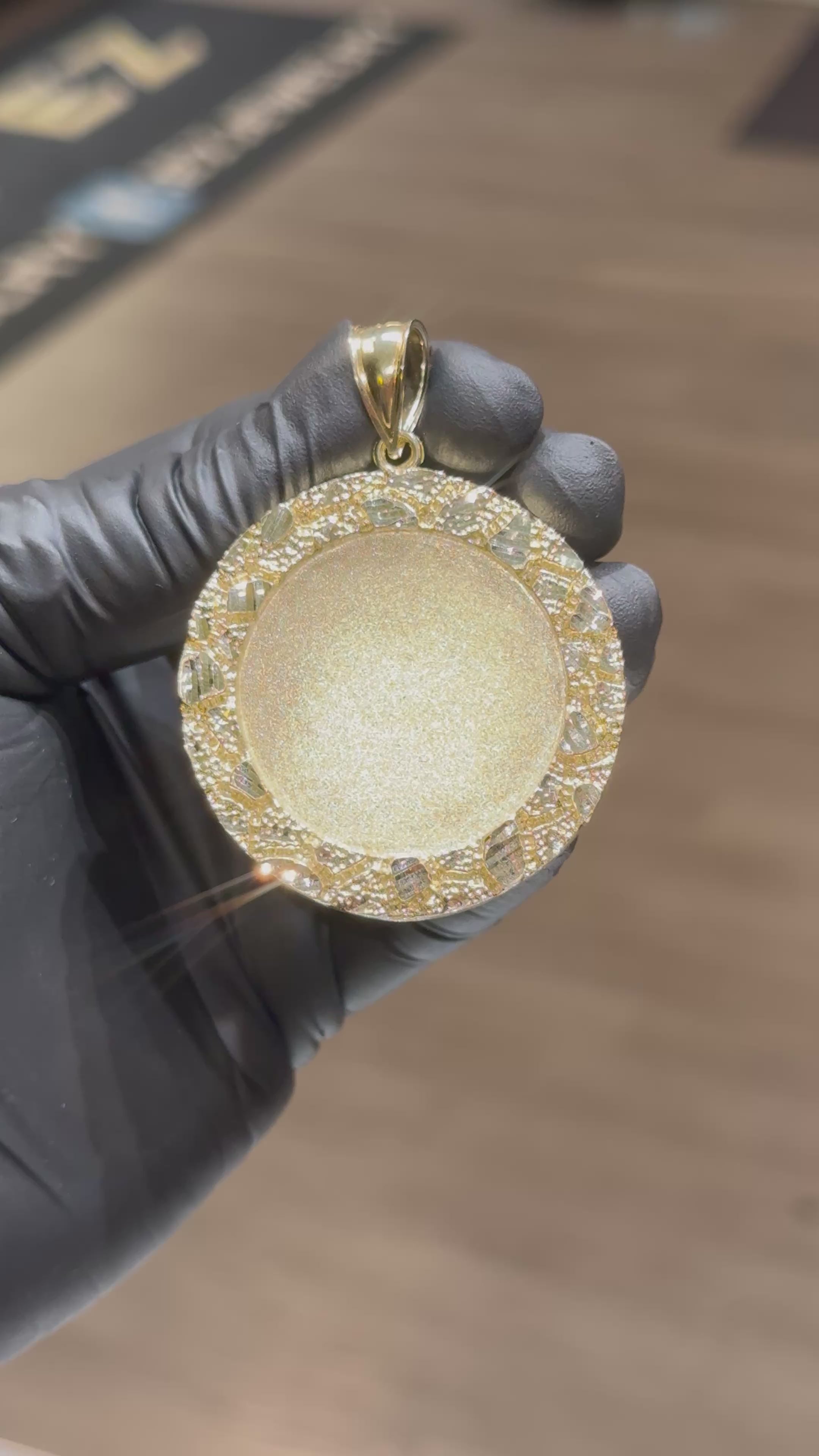 10k Circle Nugget Memory Pendant