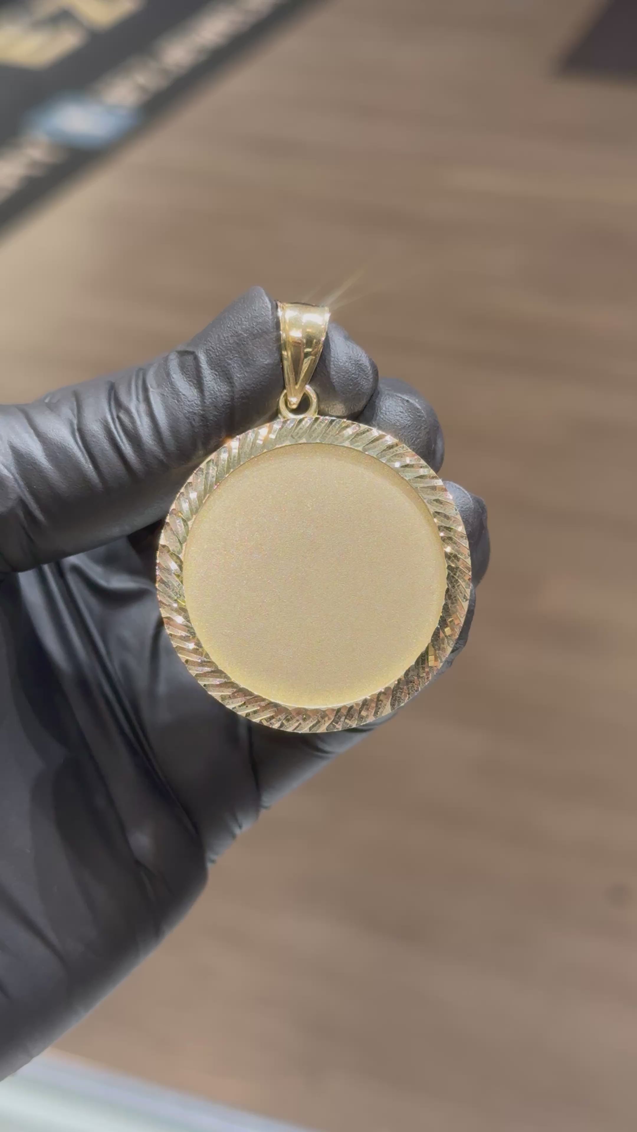10k Circle Diamond Cut Memory Pendant