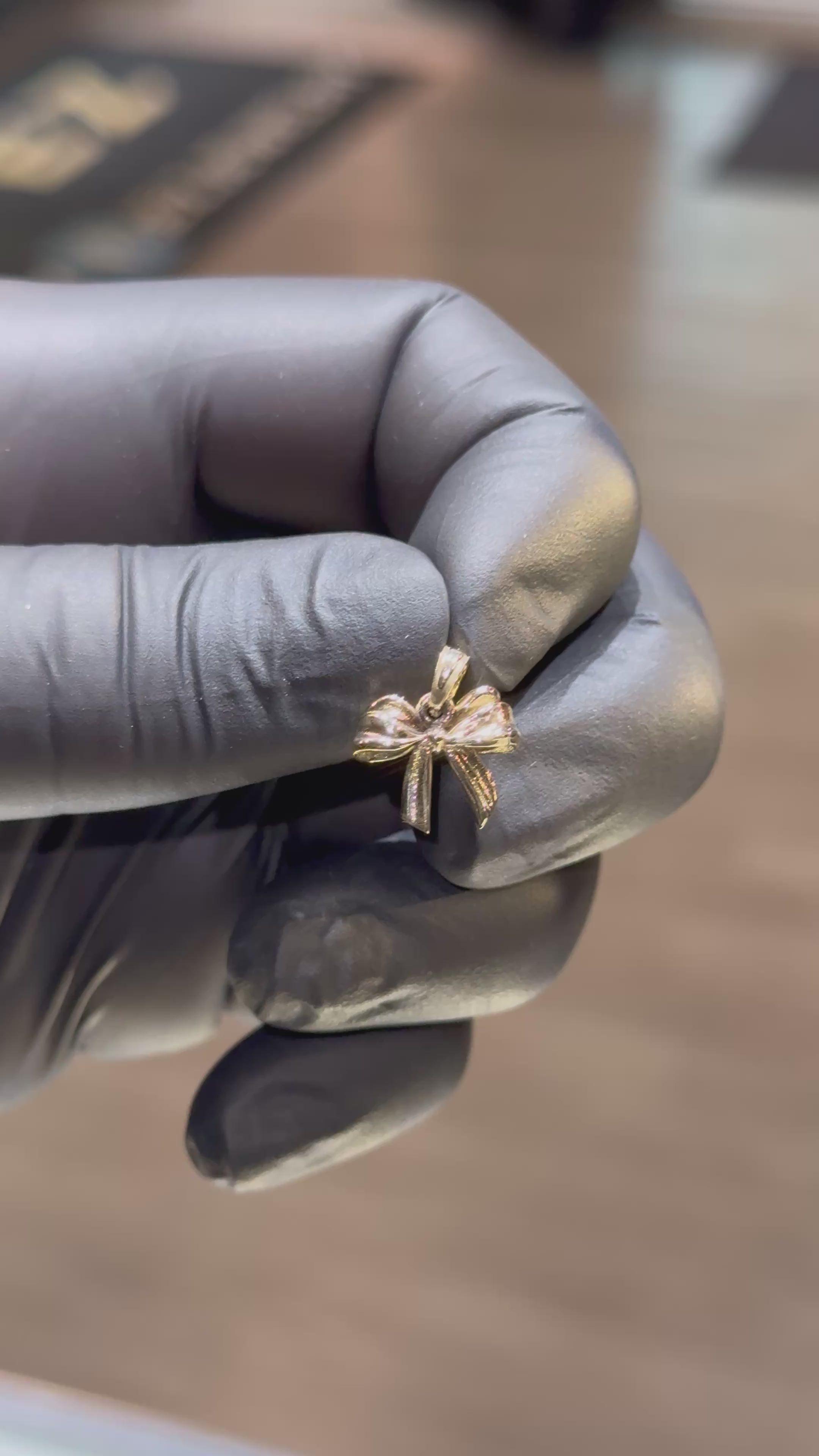 10k Bow Pendant