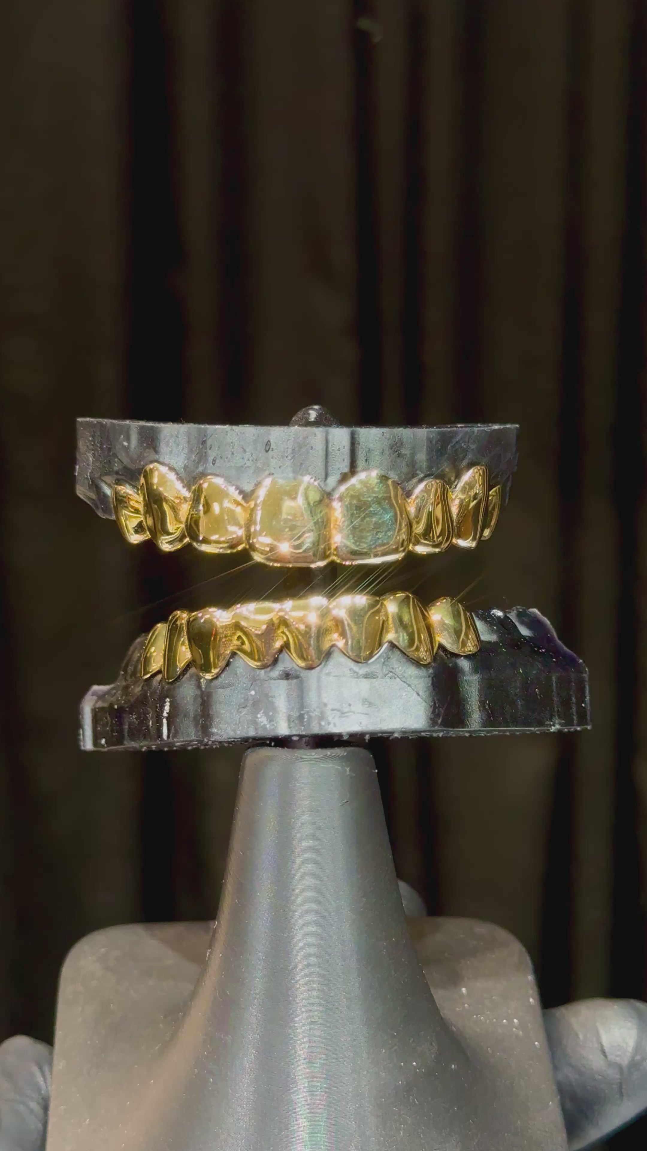 Load video: 10k Signature Mirror Finish Slugs Grillz