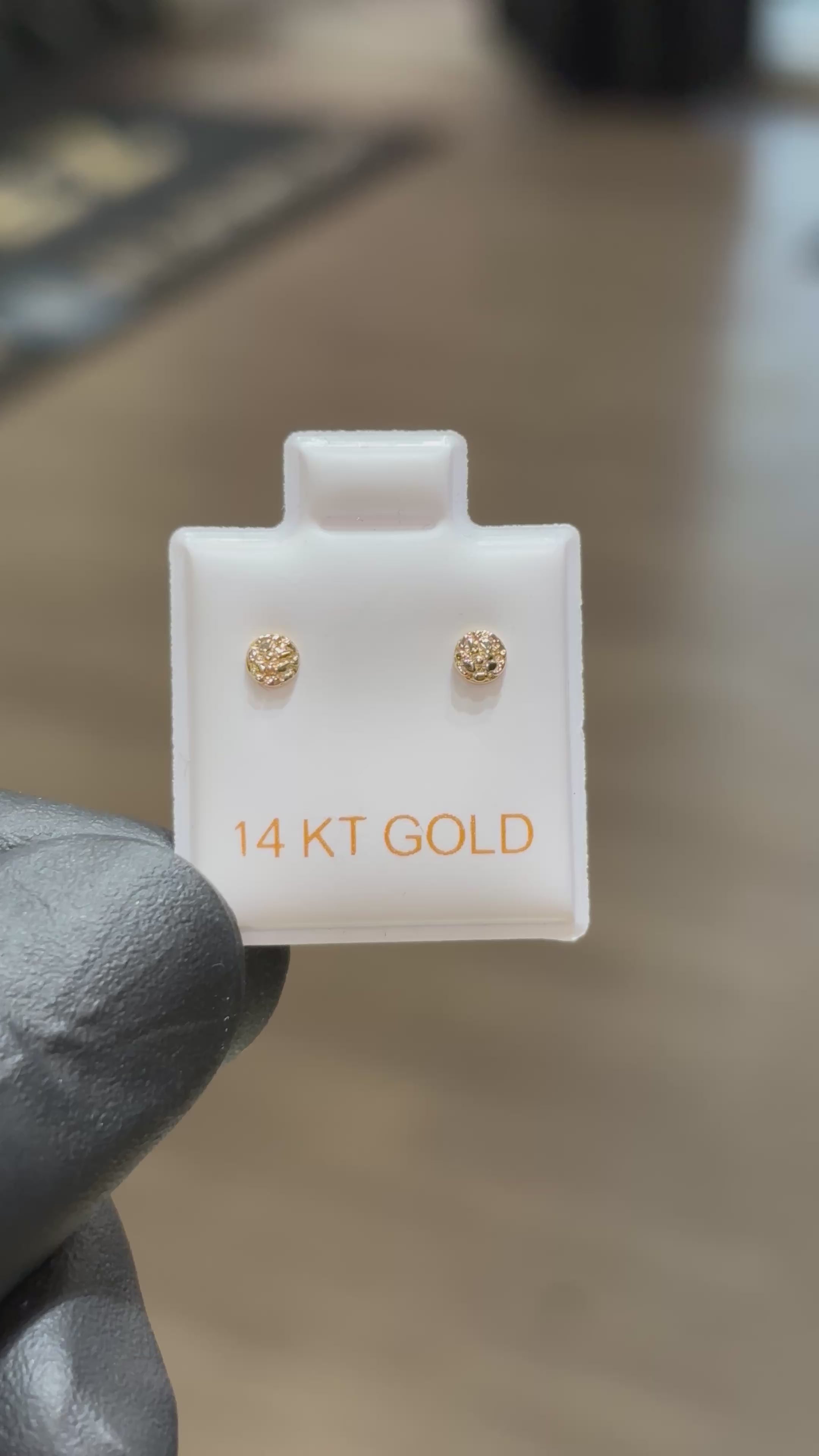 Load video: 14k Circle/Cookie Nugget Nose Pin