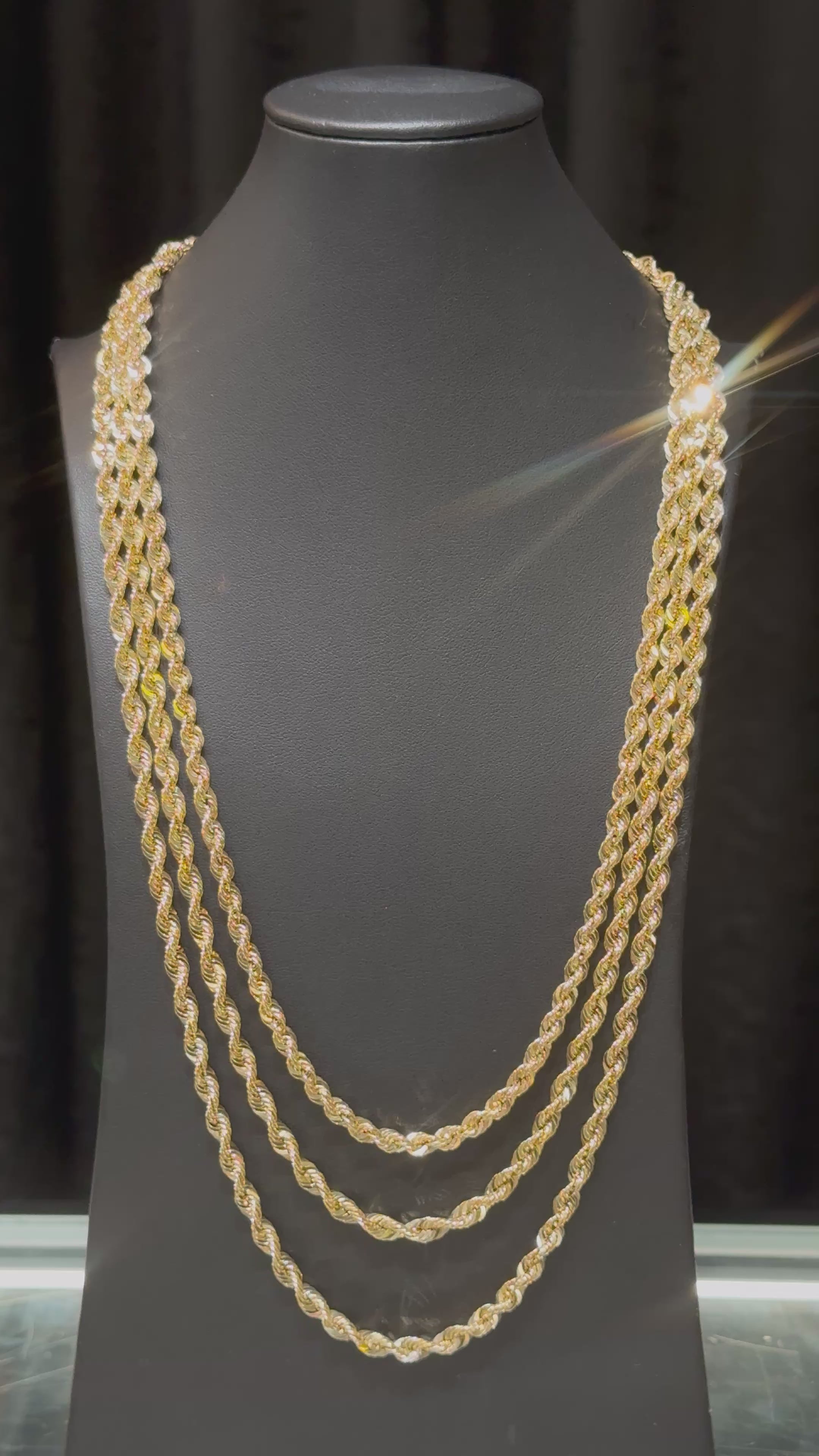 Load video: 10k 5.5mm Laser Cut Rope Chain