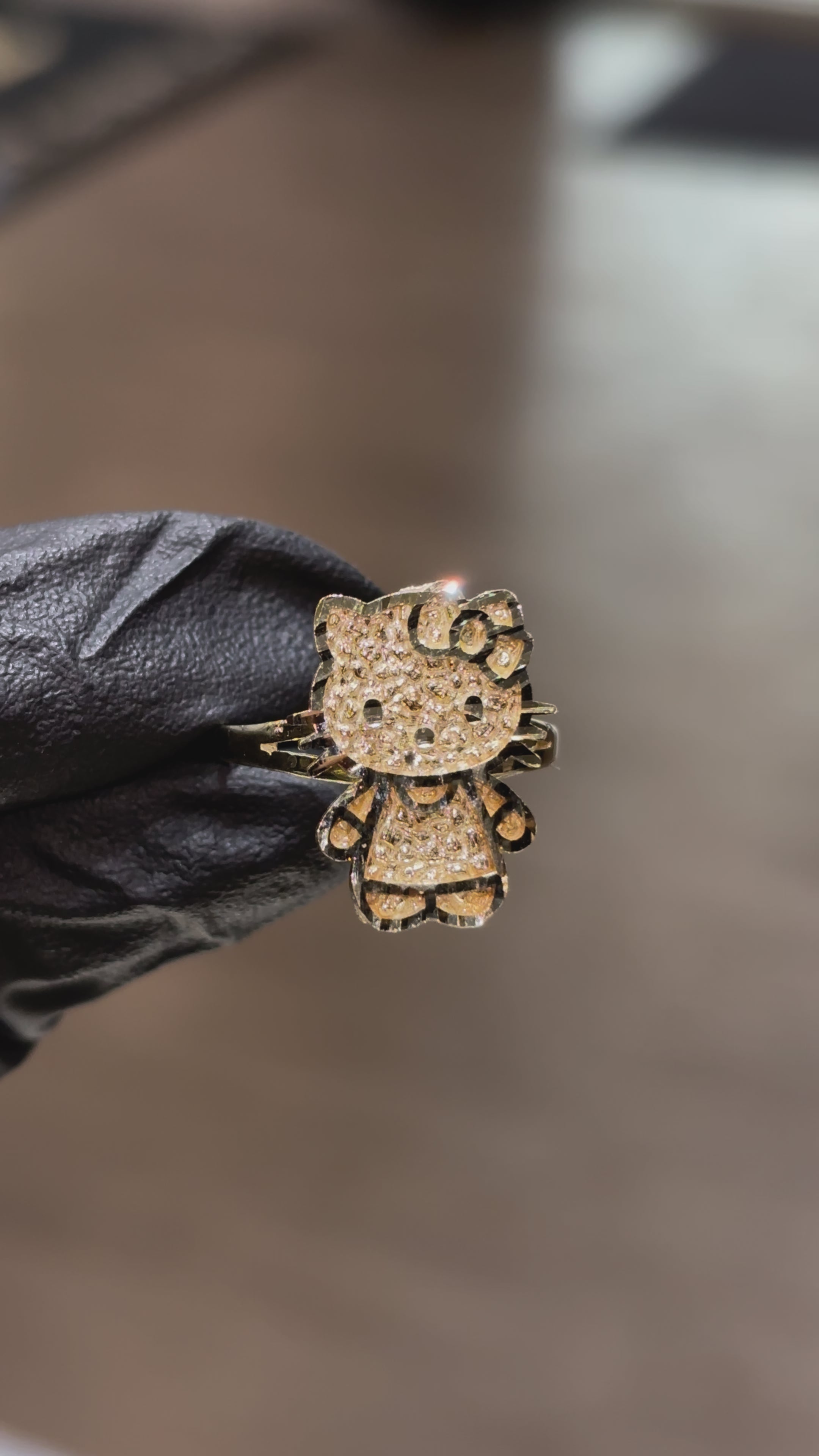 10k Small Full Body Nugget Hello Kitty Ring