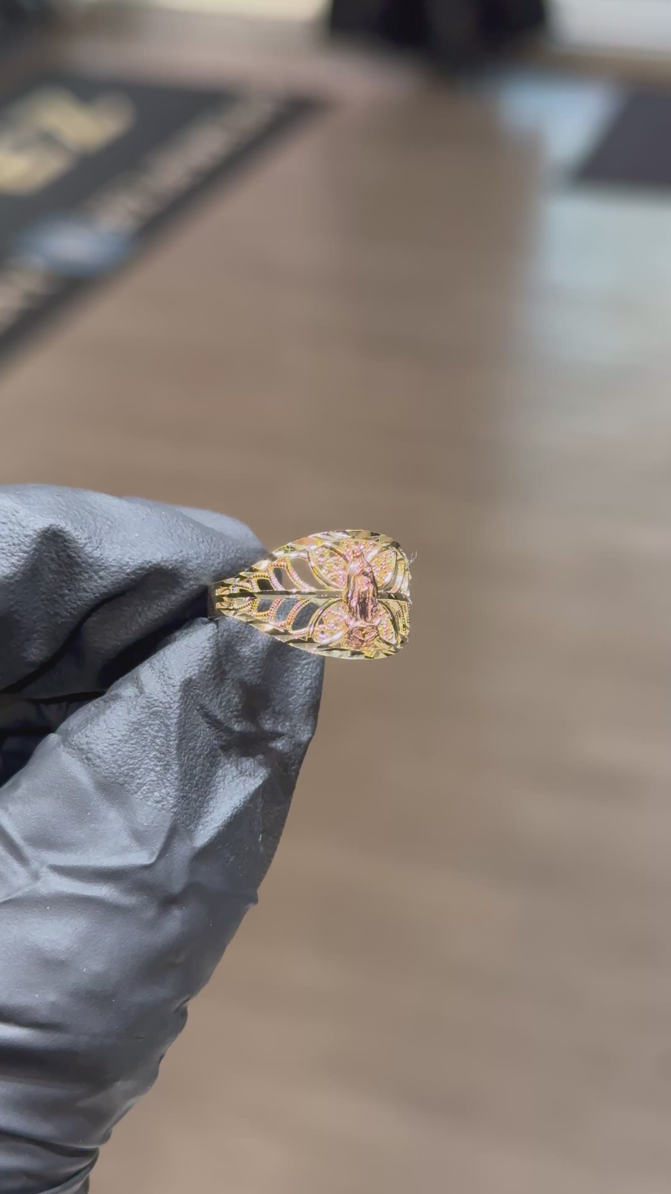10k Leaf-Design Virgin Mary Ring