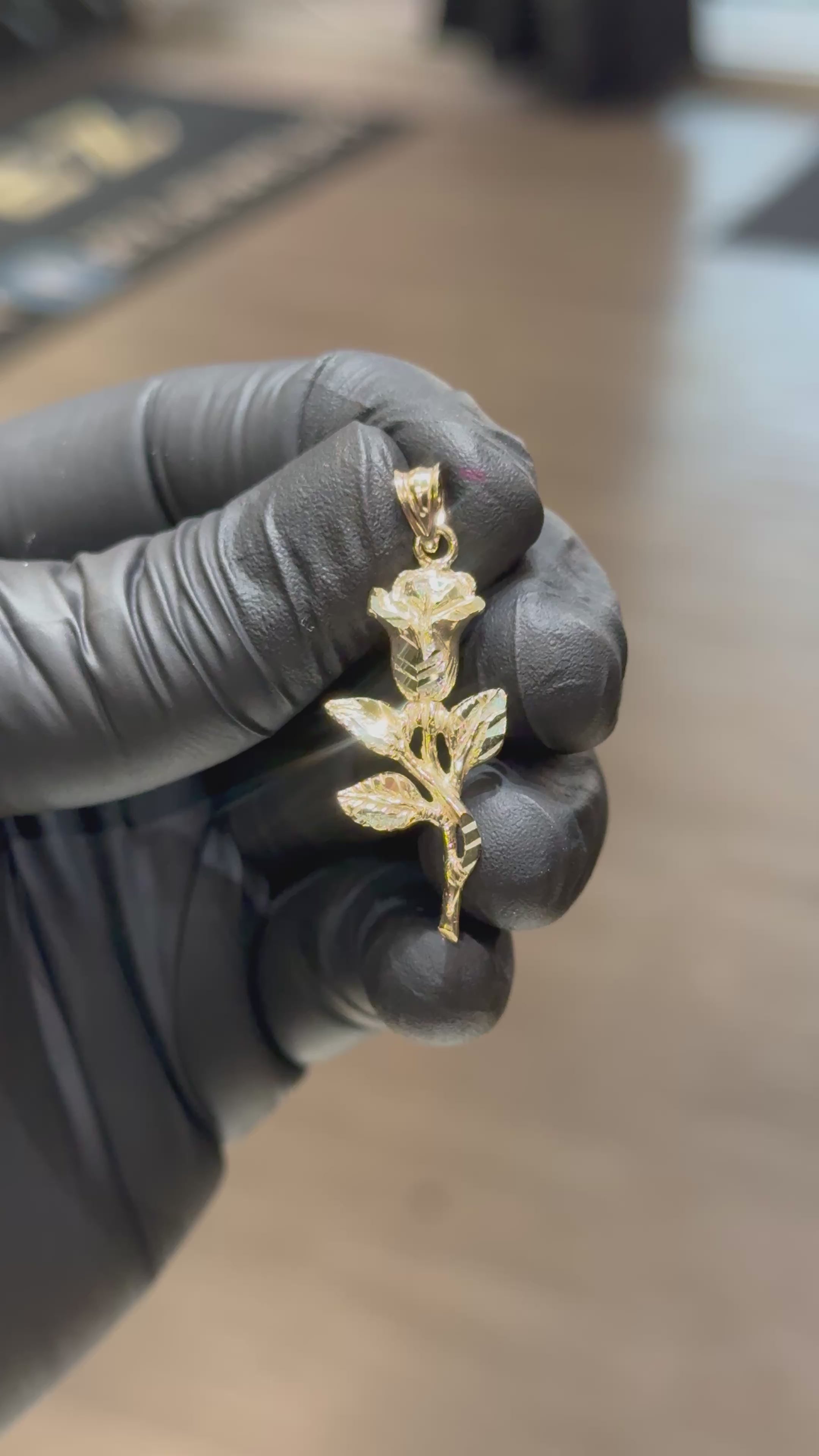 Load video: 10k Rose Pendant