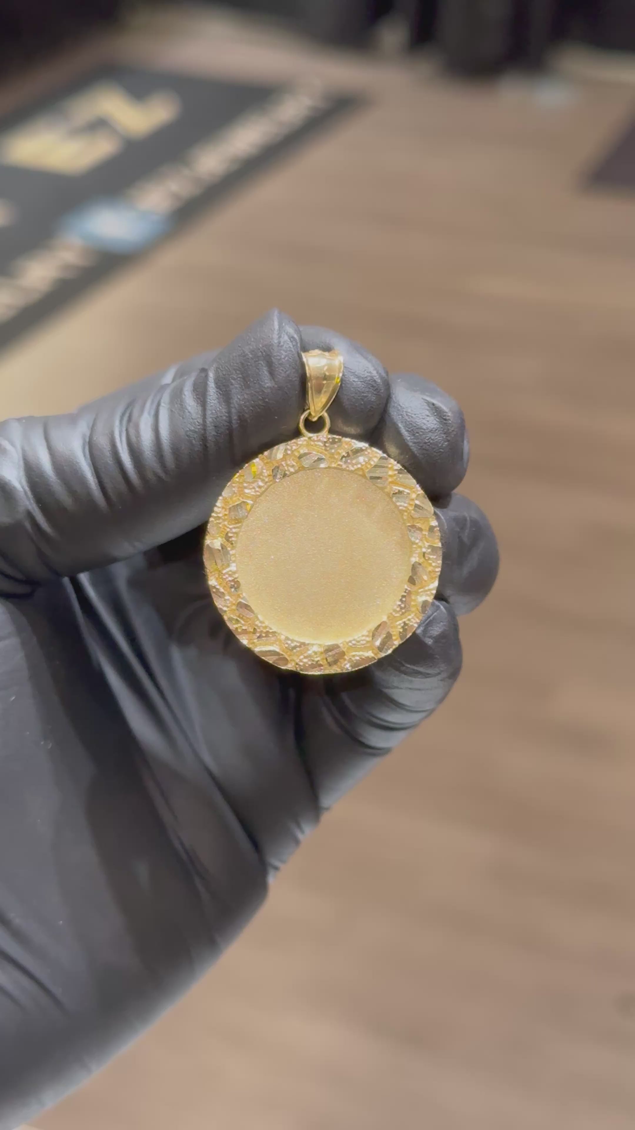 10k Circle Nugget Memory Pendant