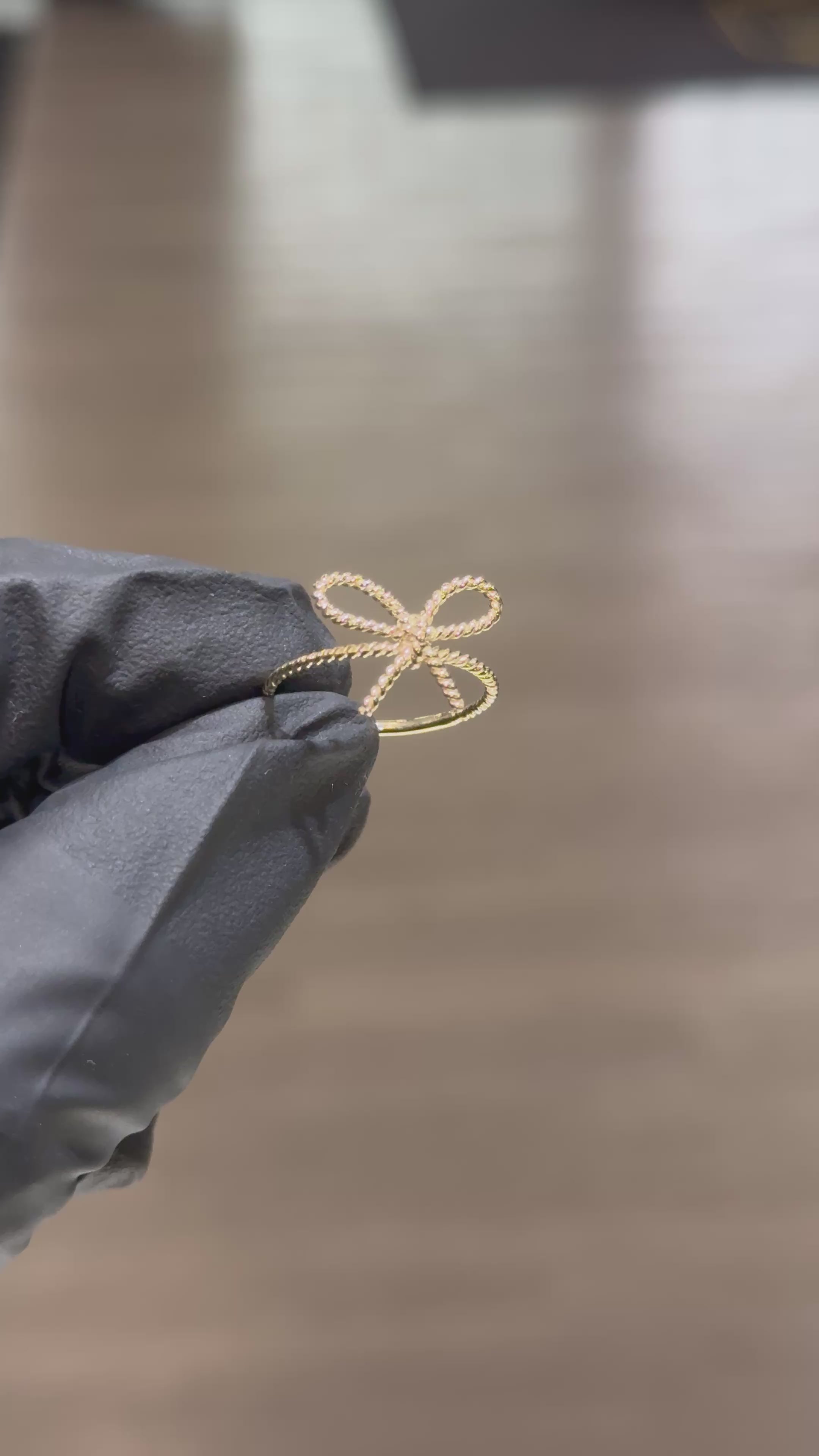 10k Ribbon Bow Ring