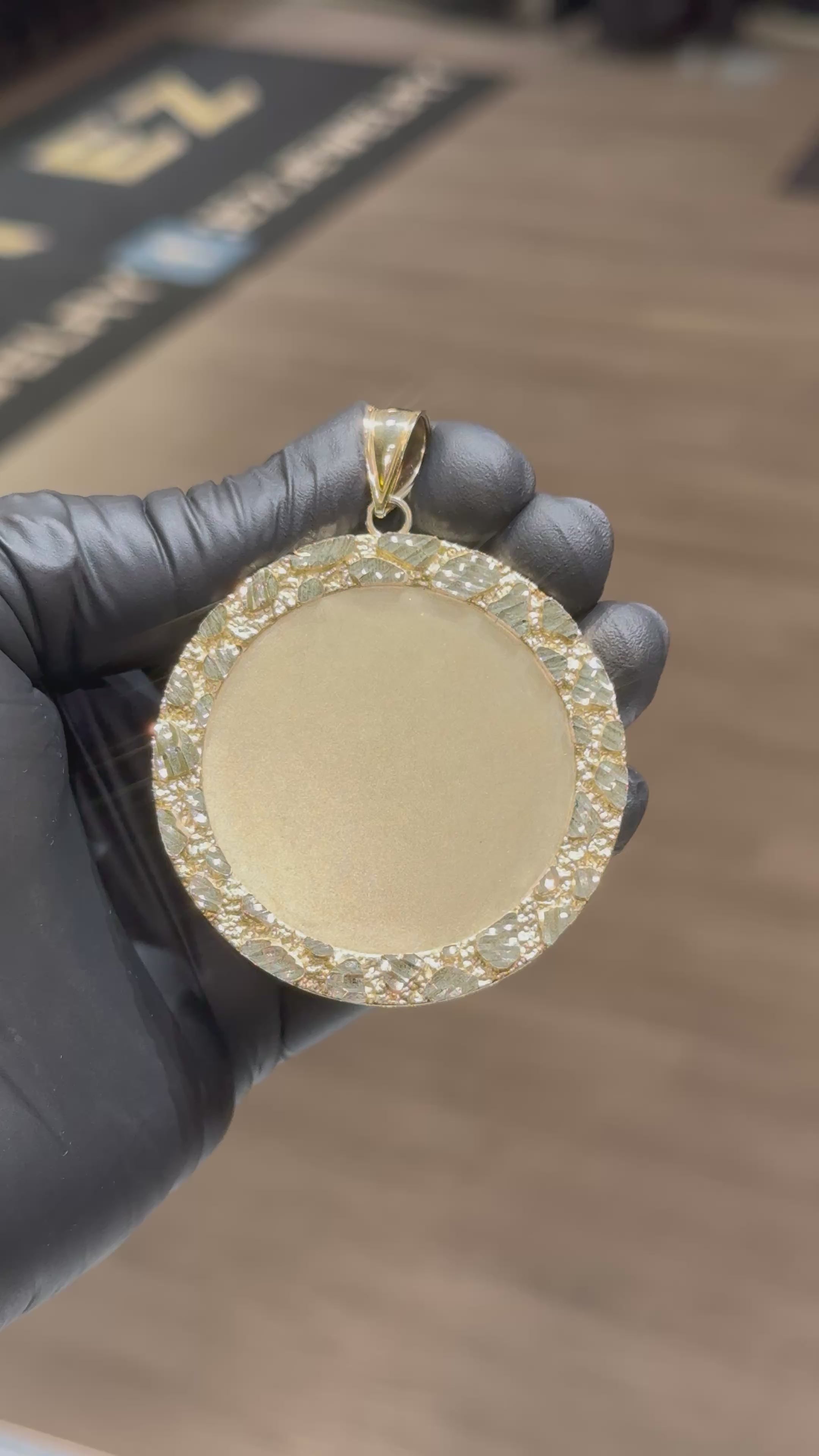 10k Circle Nugget Memory Pendant