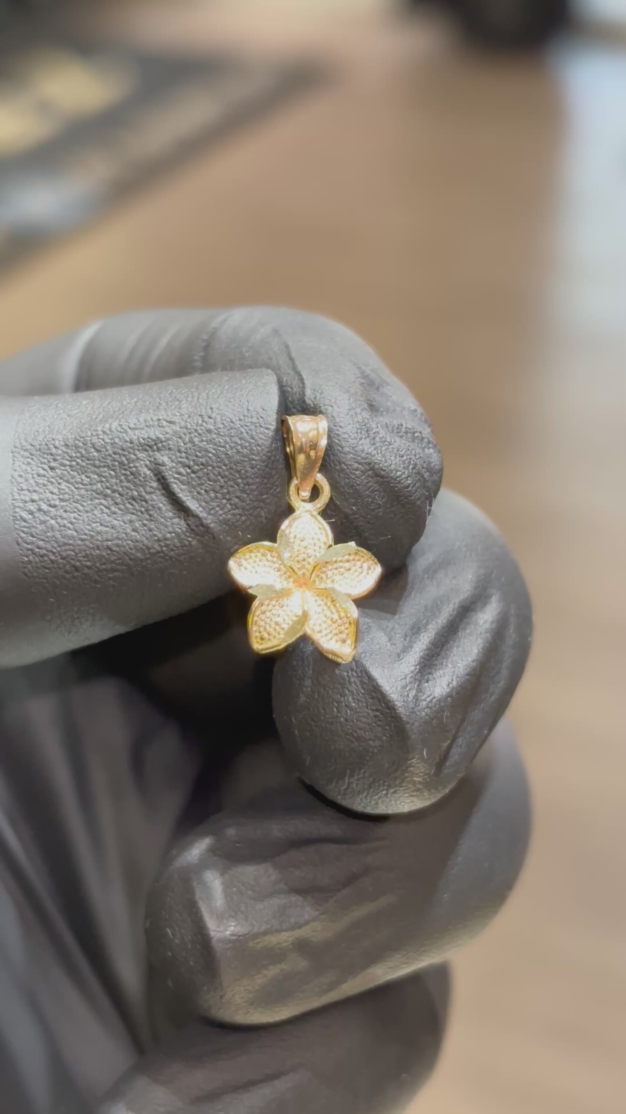 10k Hibiscus Pendant