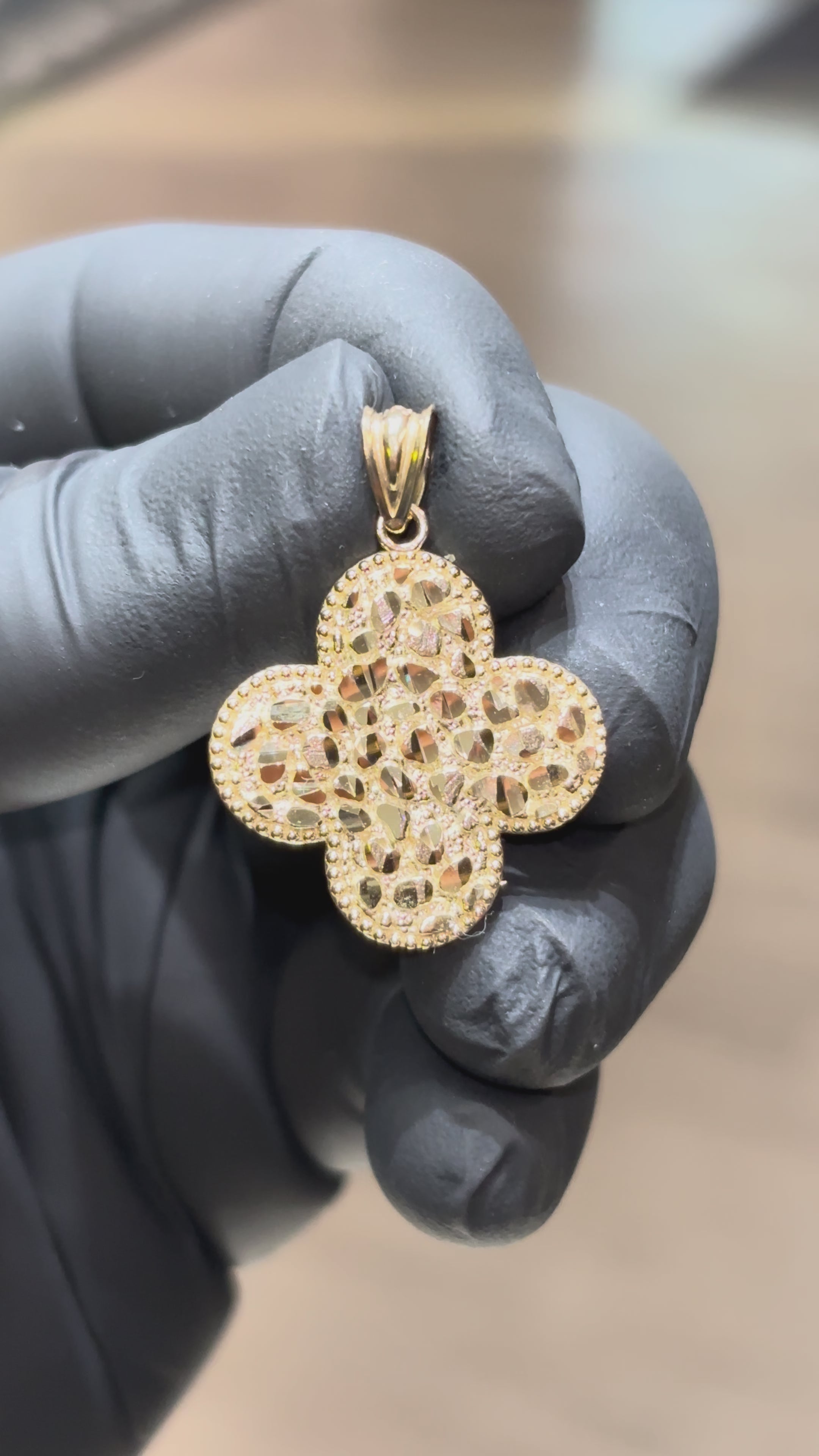 10k Crystal Clover Pendant
