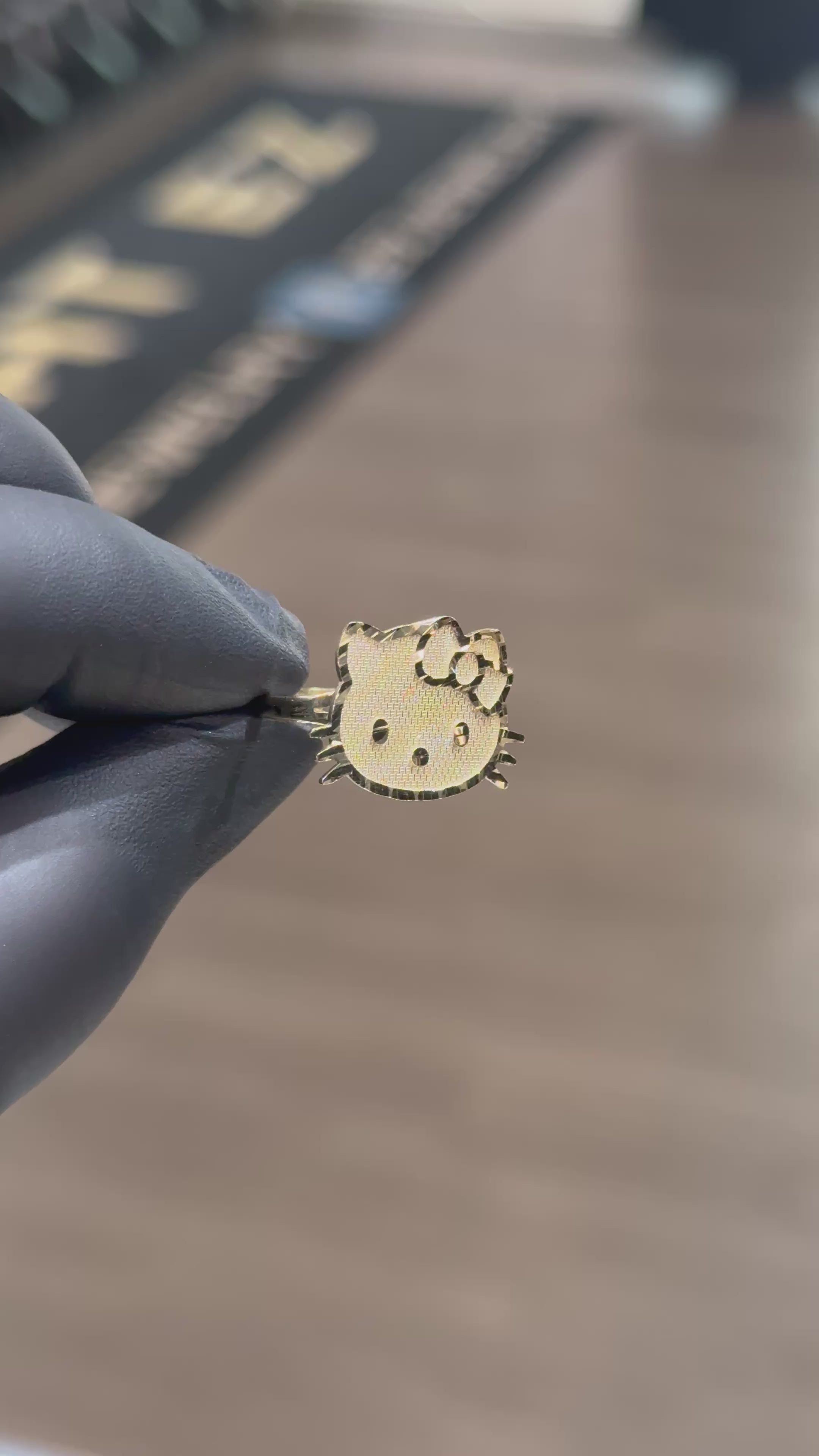 10k Large Hello Kitty Head Ring