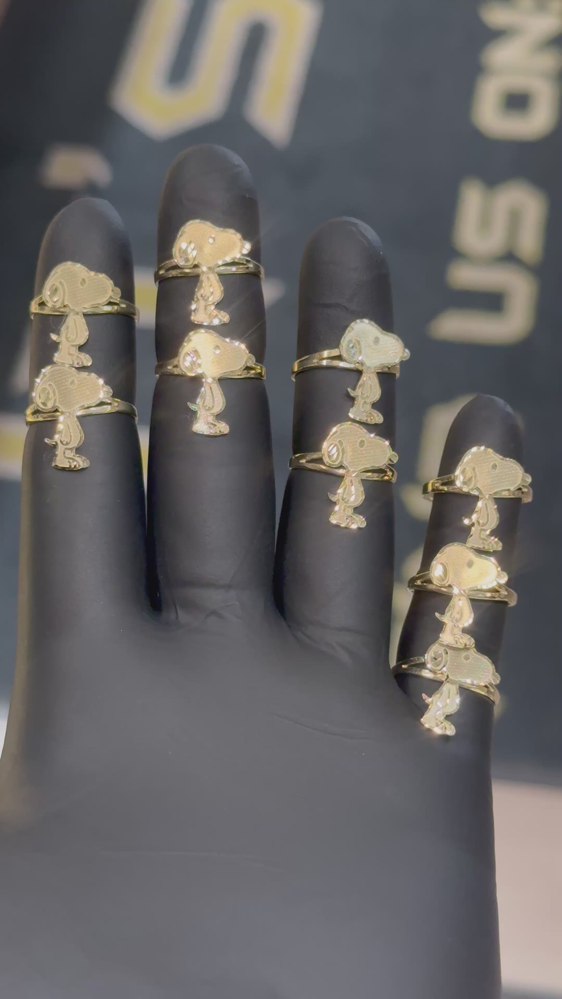 Load video: 10k Small Snoopy Ring