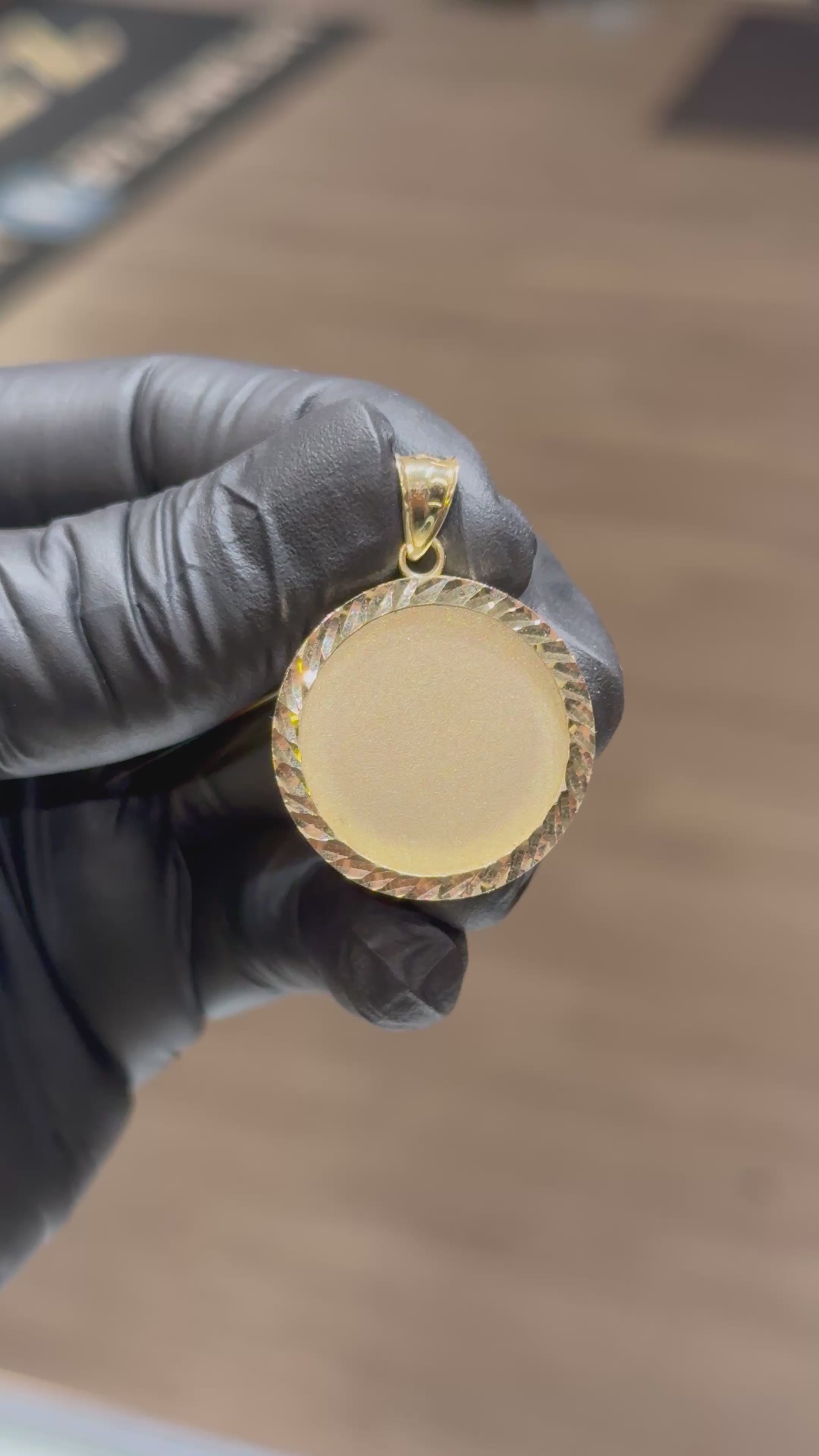 10k Circle Diamond Cut Memory Pendant