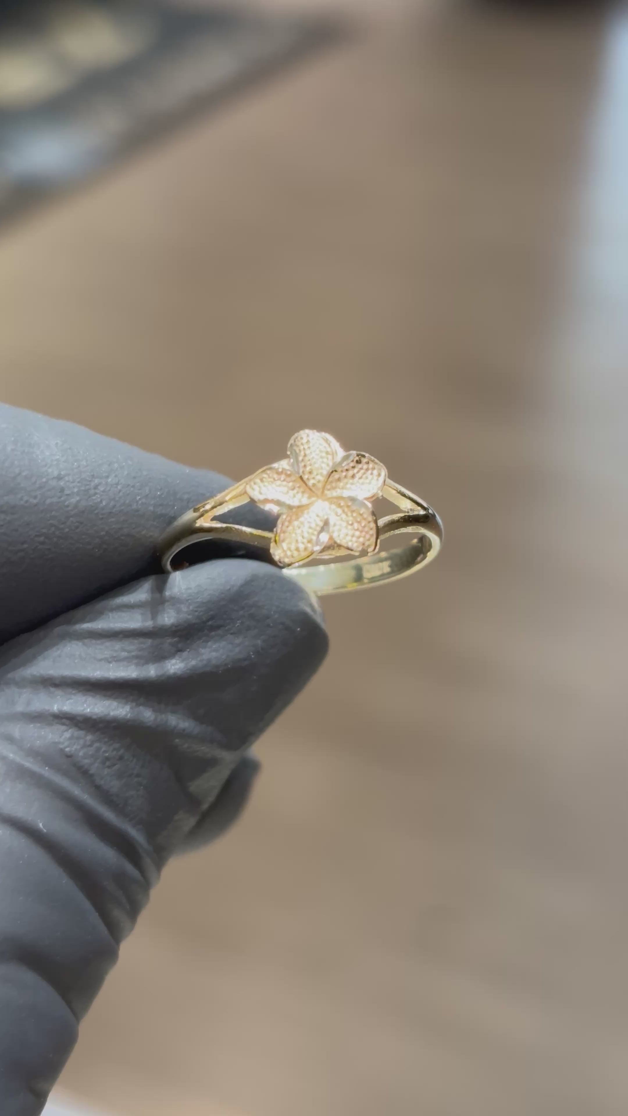 10k Hibiscus Ring with Split Band