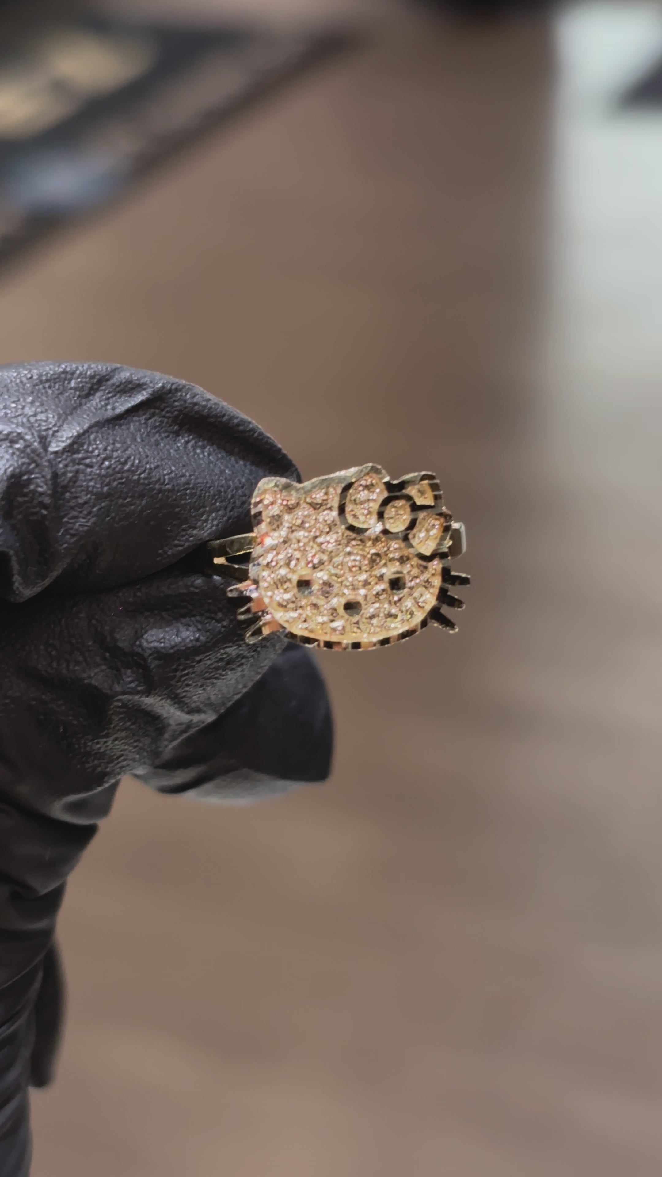 10K Small Nugget Hello Kitty Ring