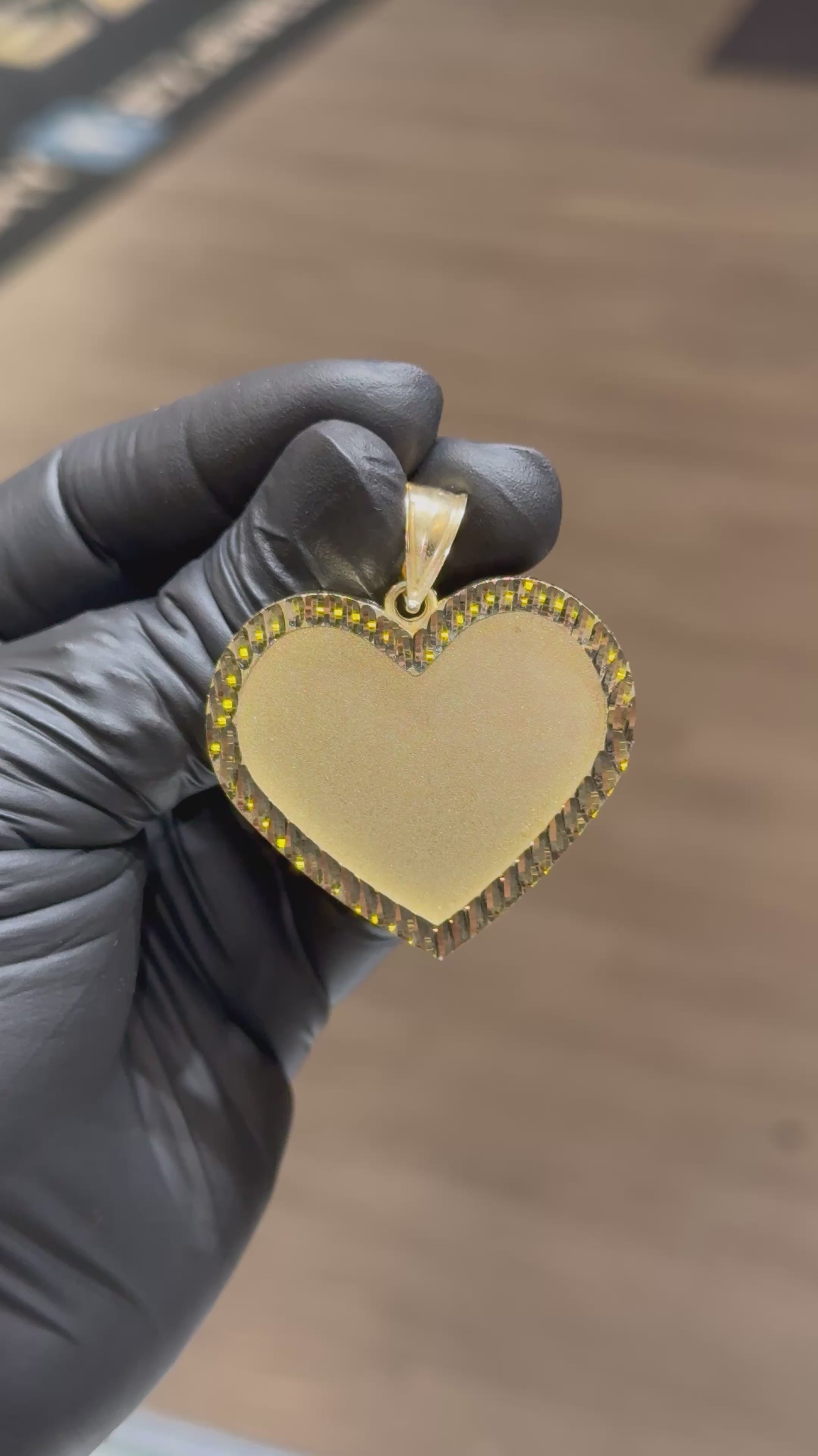 10k Heart Diamond Cut Memory Pendant