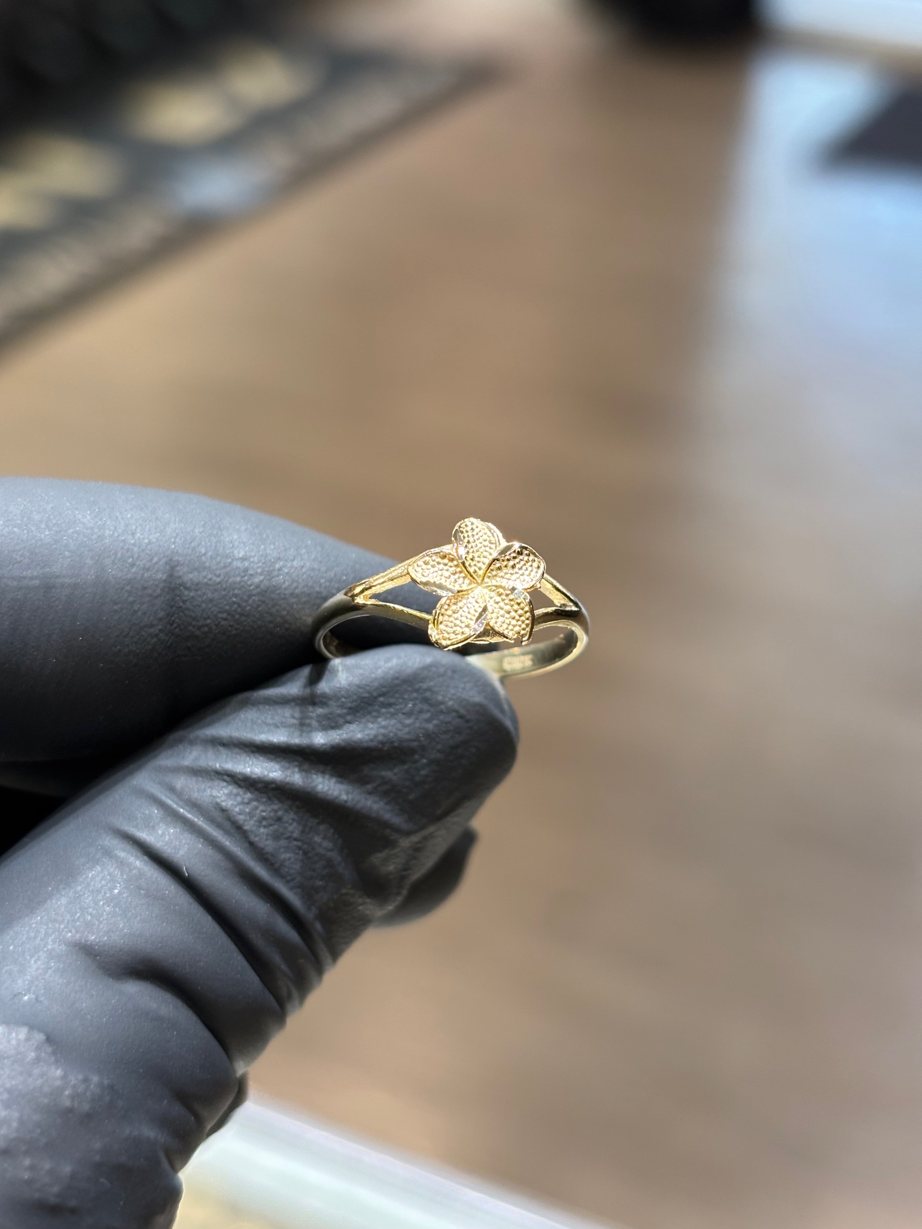 10k Hibiscus Ring with Split Band