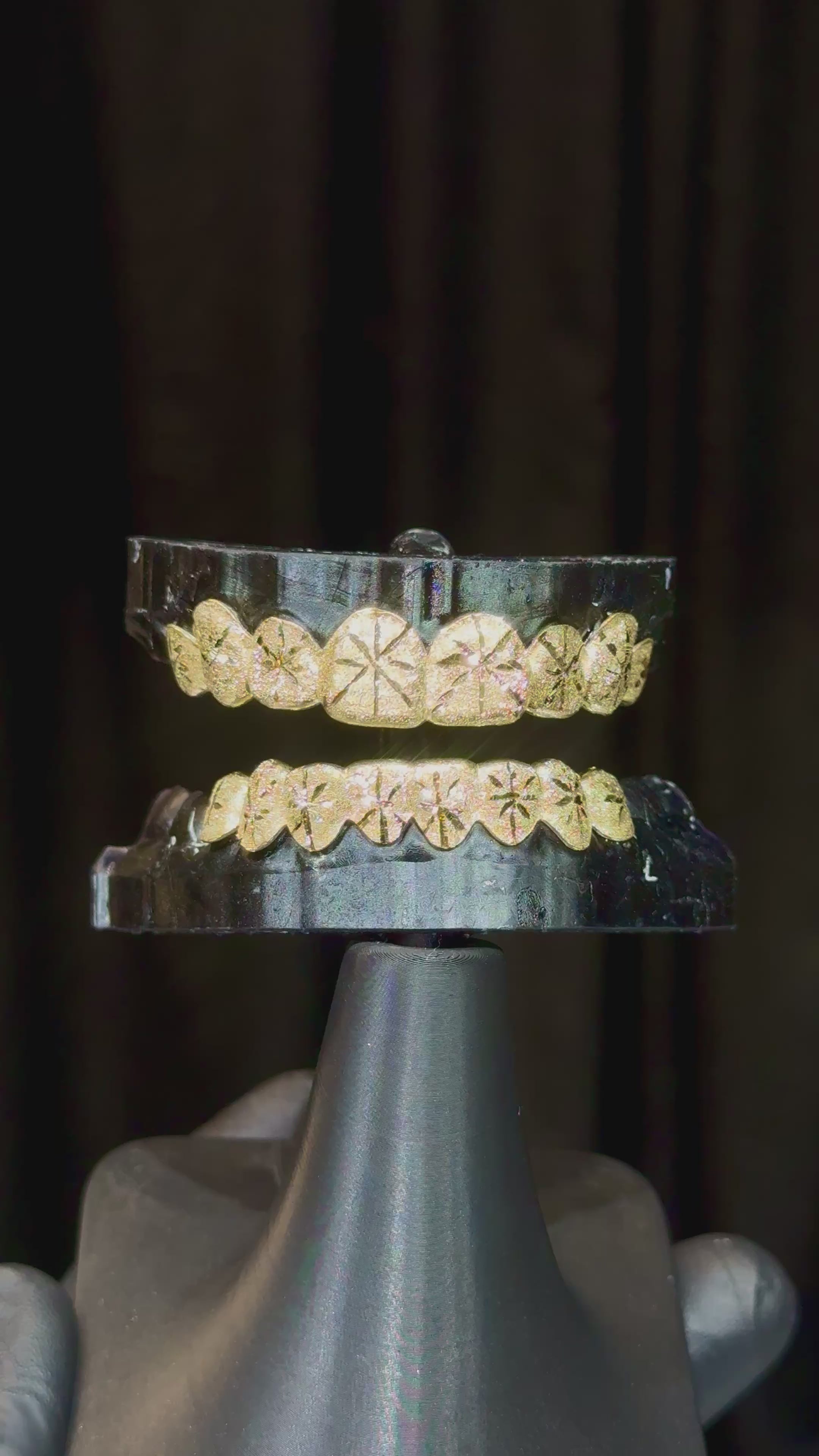 Load video: 14k Starburst Cut Grillz