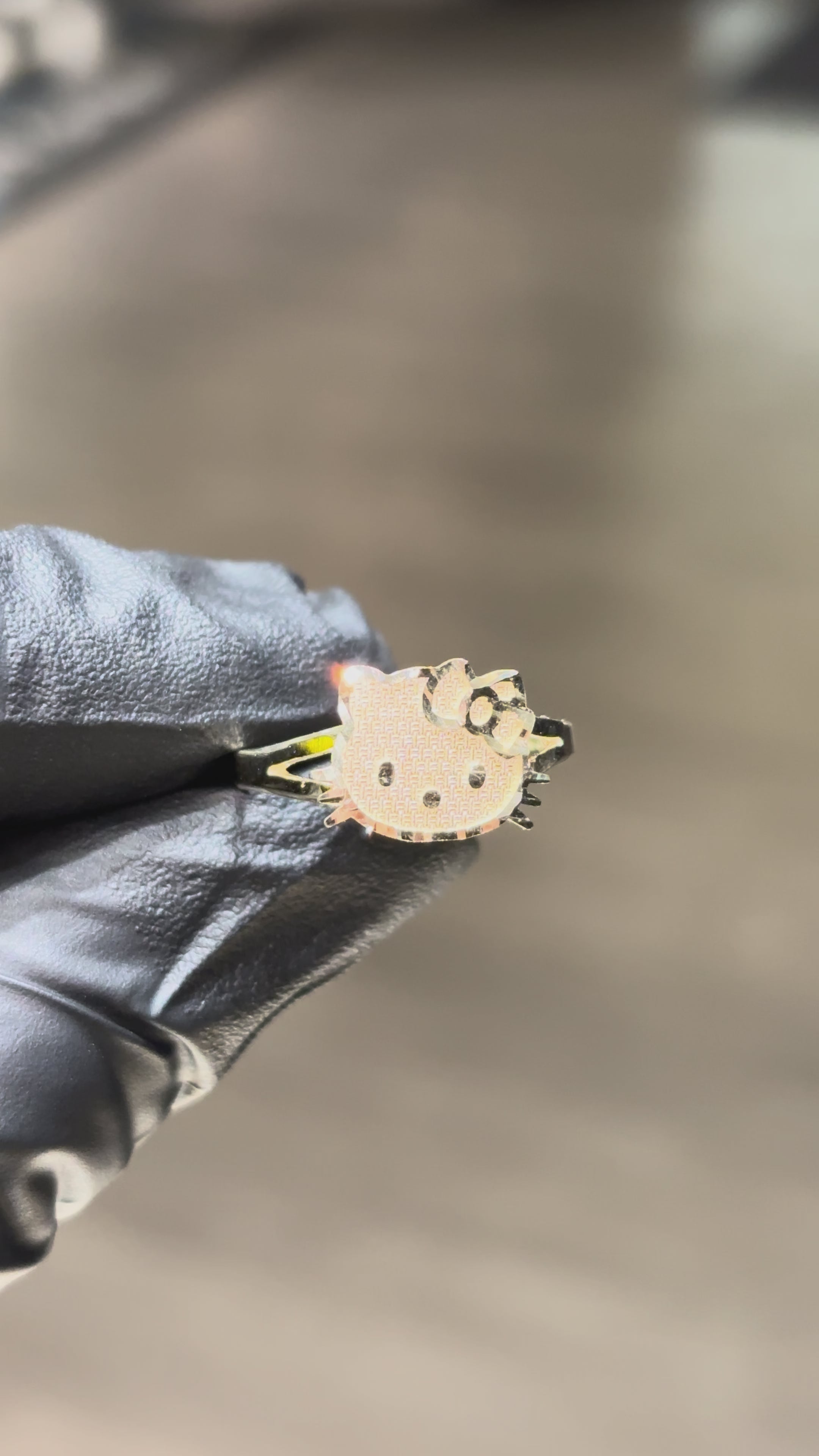 Load video: 10k Small Hello Kitty Split Band Rings