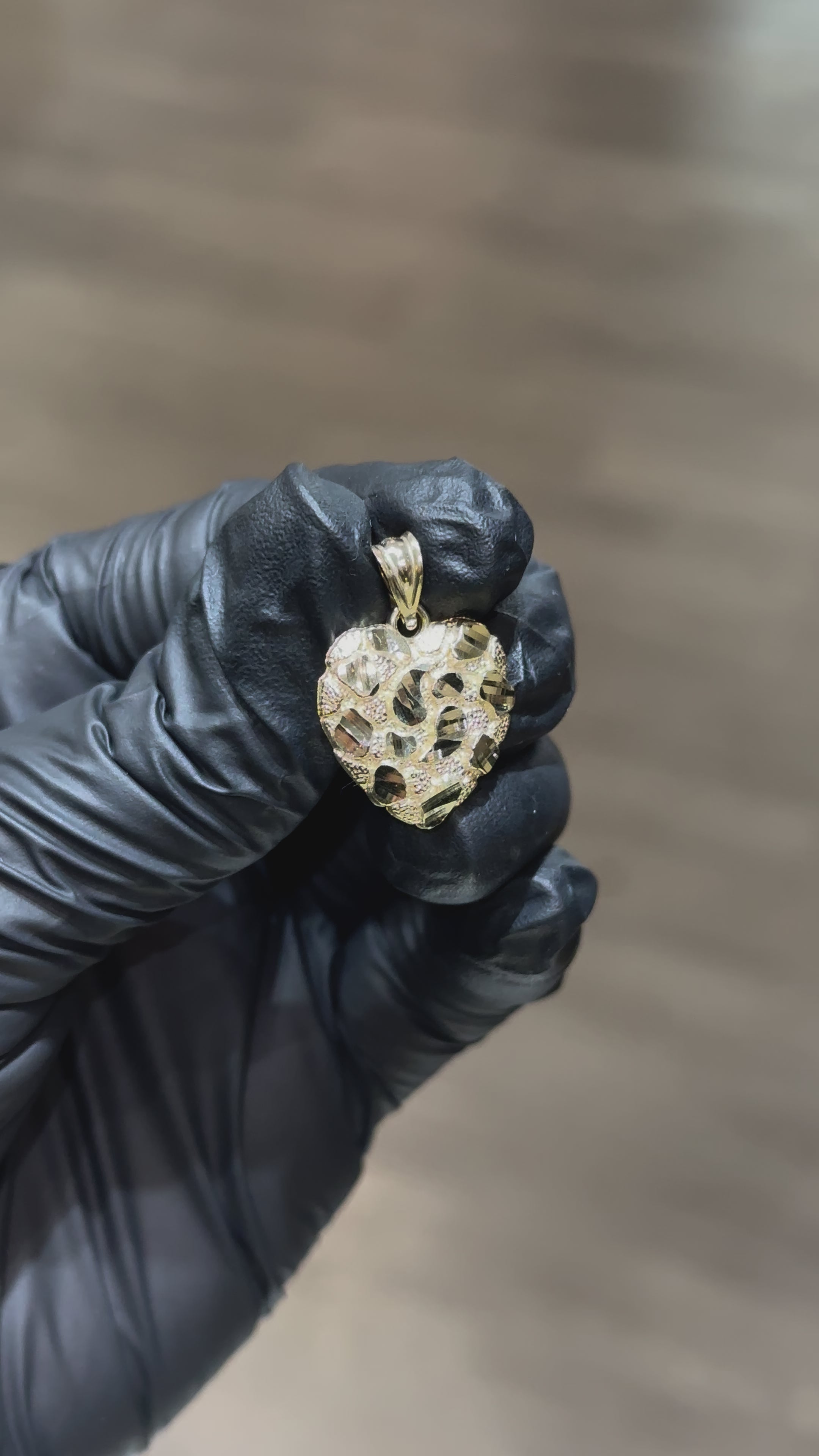 Load video: 10k Heart Nugget Pendant