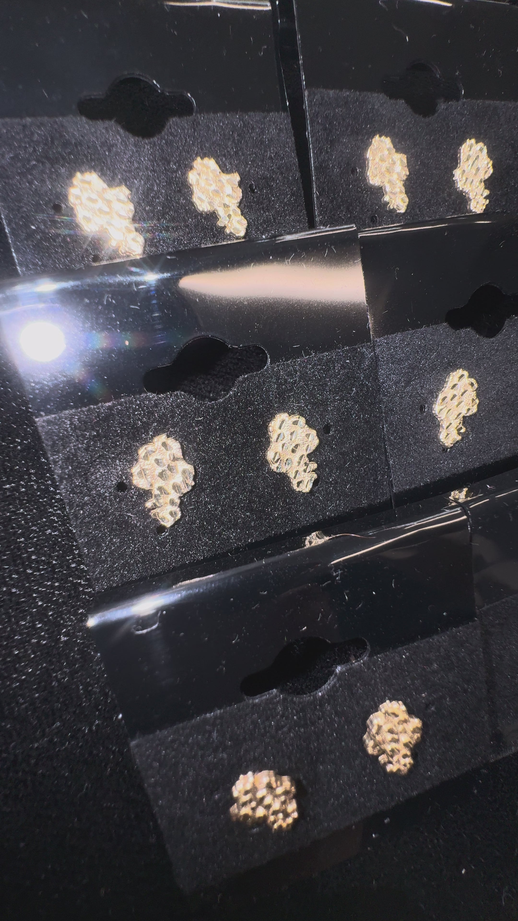 Load video: 10k Mini OG Flake Classic Nugget Earrings