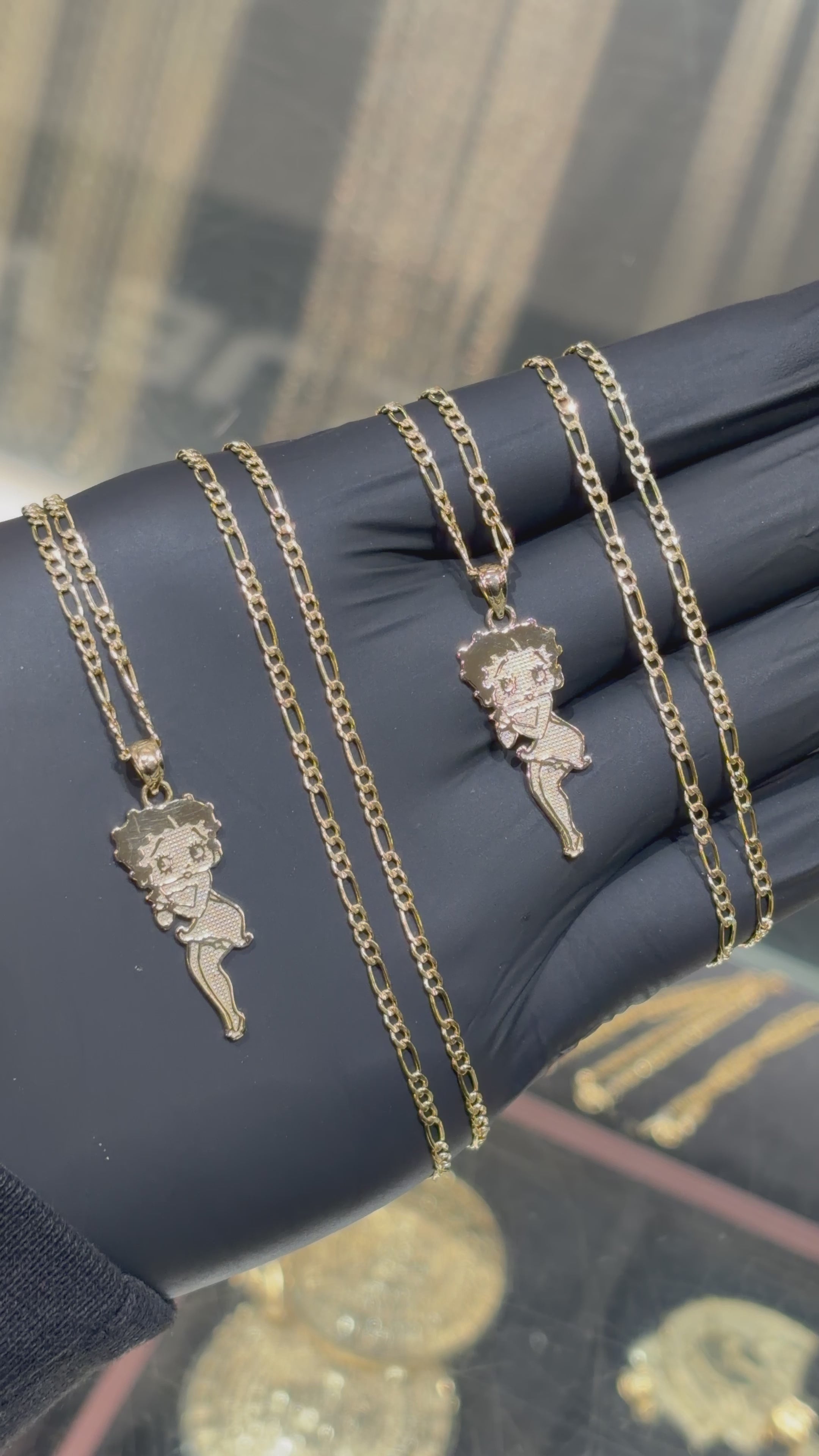 Load video: 10k Betty Boop Chain Set