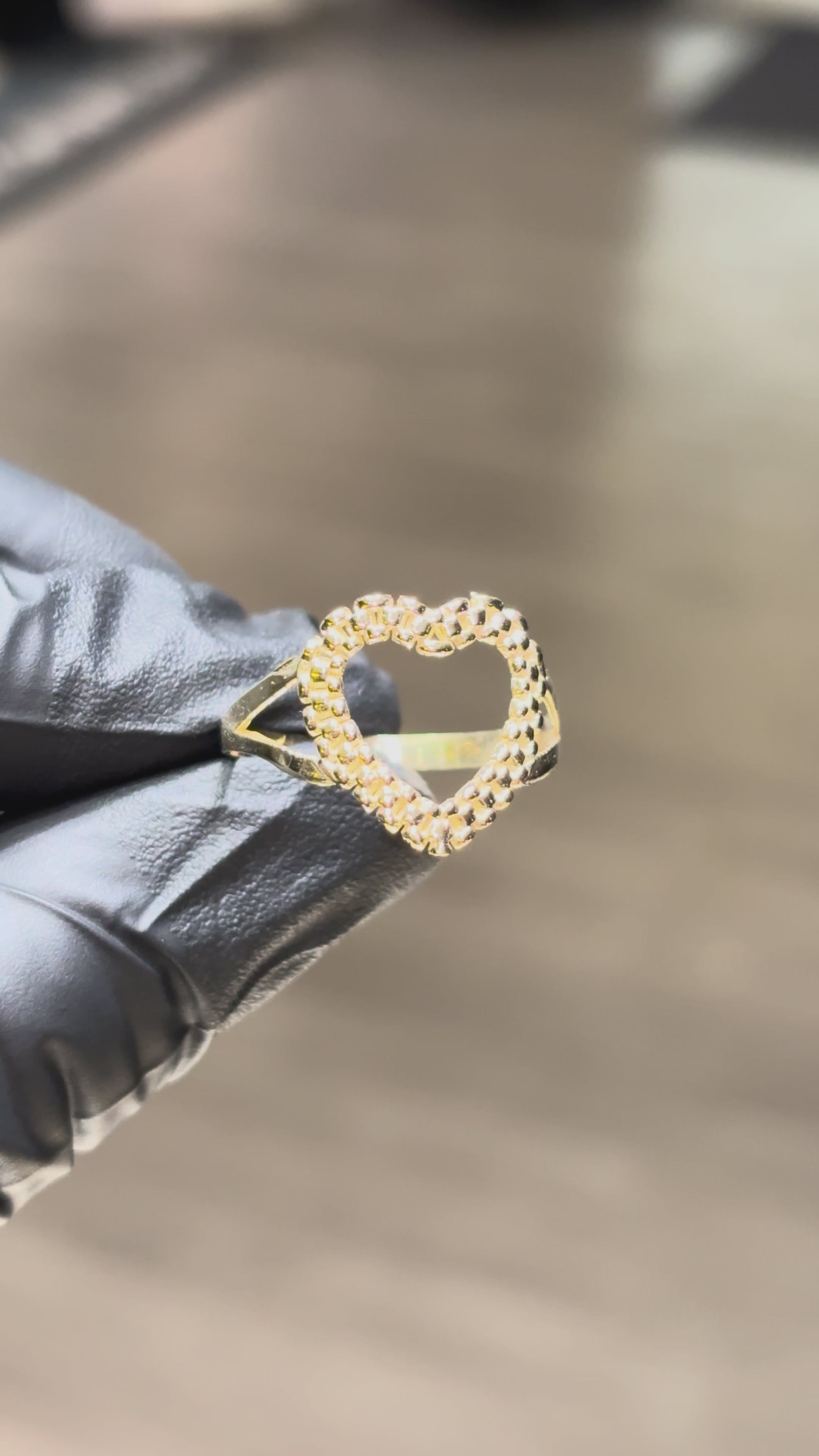Load video: 10k Split Band Rolex Heart Ring
