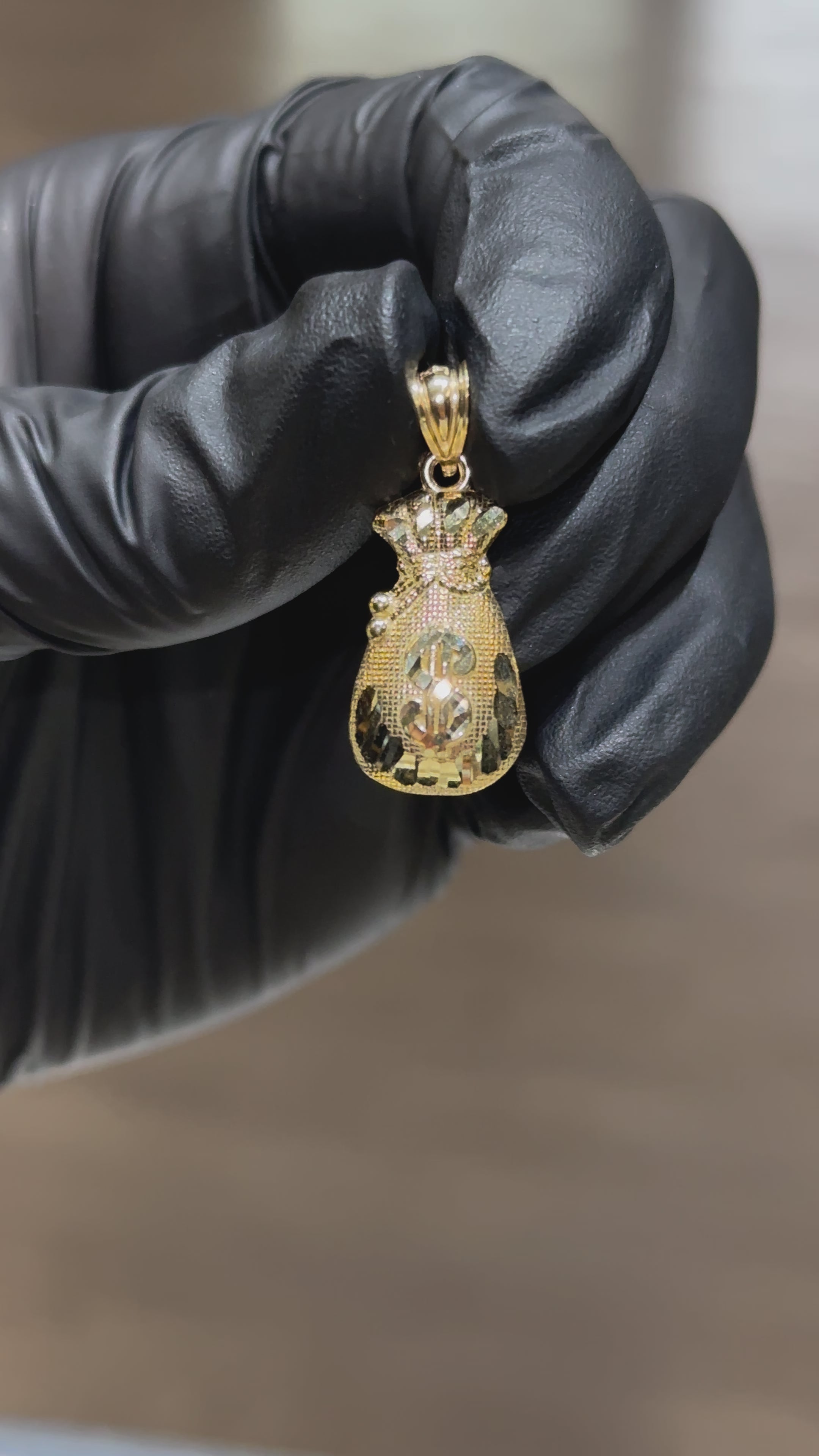 Load video: 10k Small Money Bag Pendant