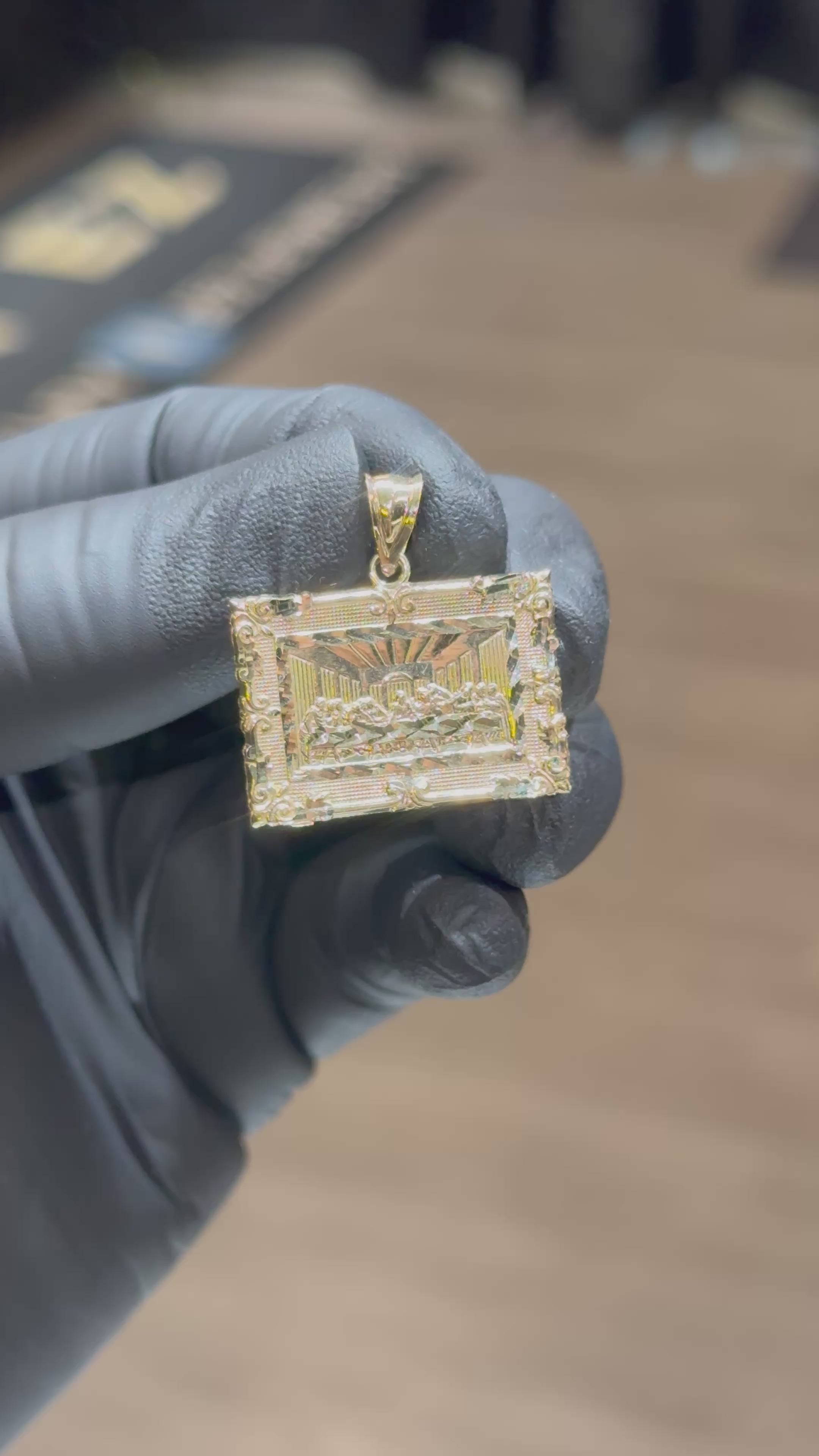 Load video: 10k Medium Last Supper Pendant