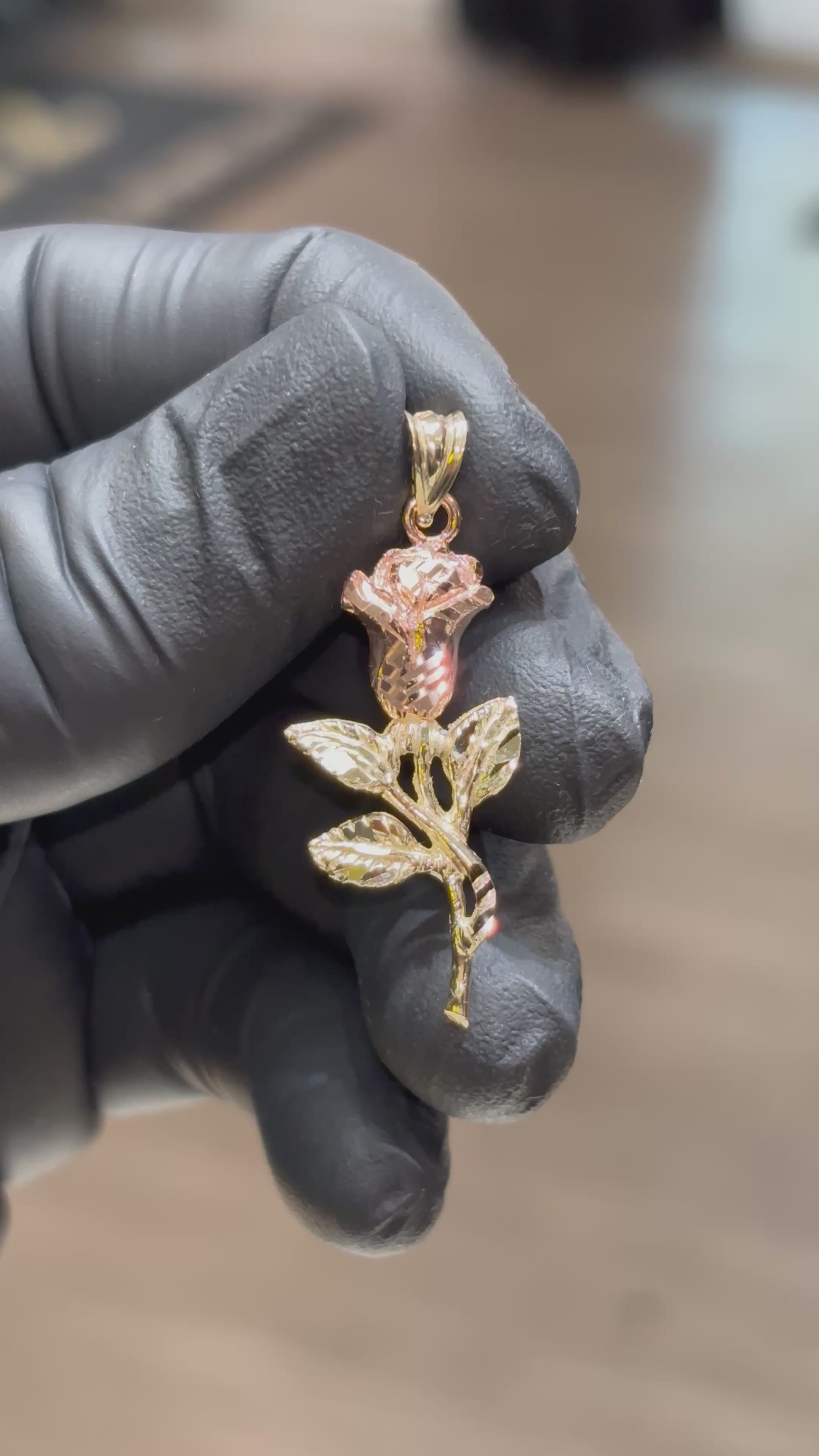 Load video: 10k Rose Pendant