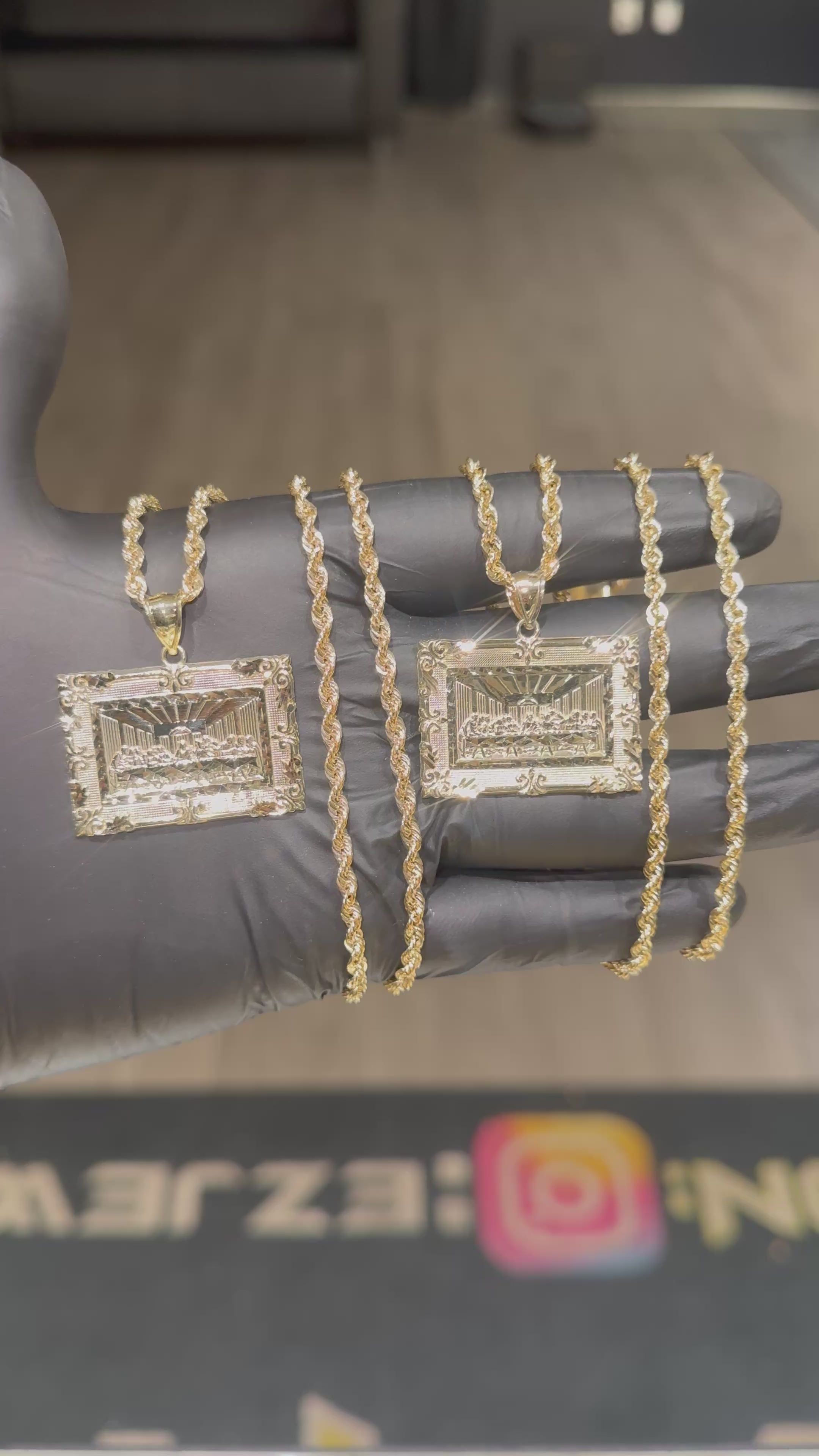 Load video: 10k Last Supper Bordered Chain Set