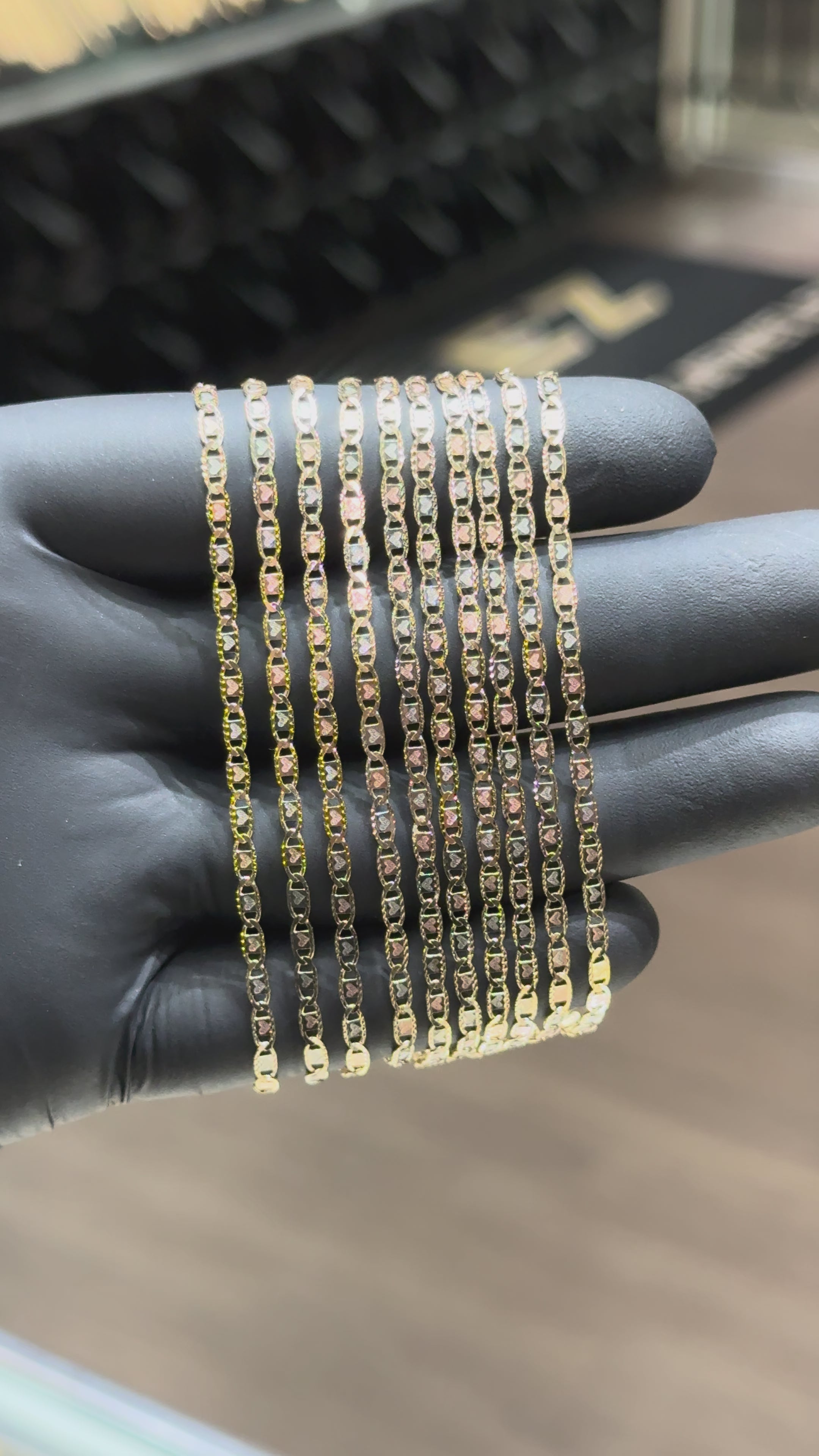Load video: 10k 2.5mm Heart Valentino Bracelet