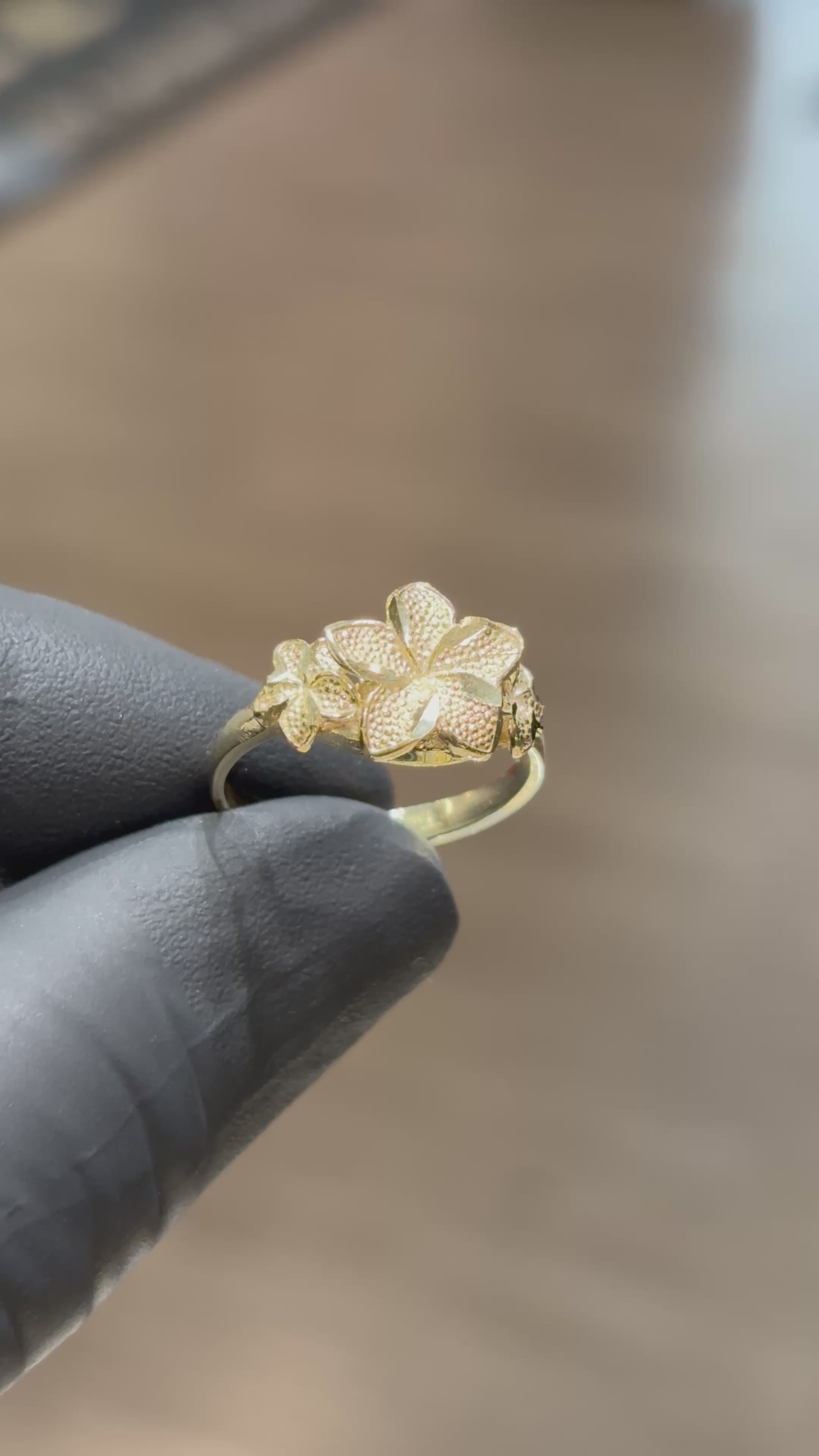 Load video: 10k Triple Hibiscus Ring