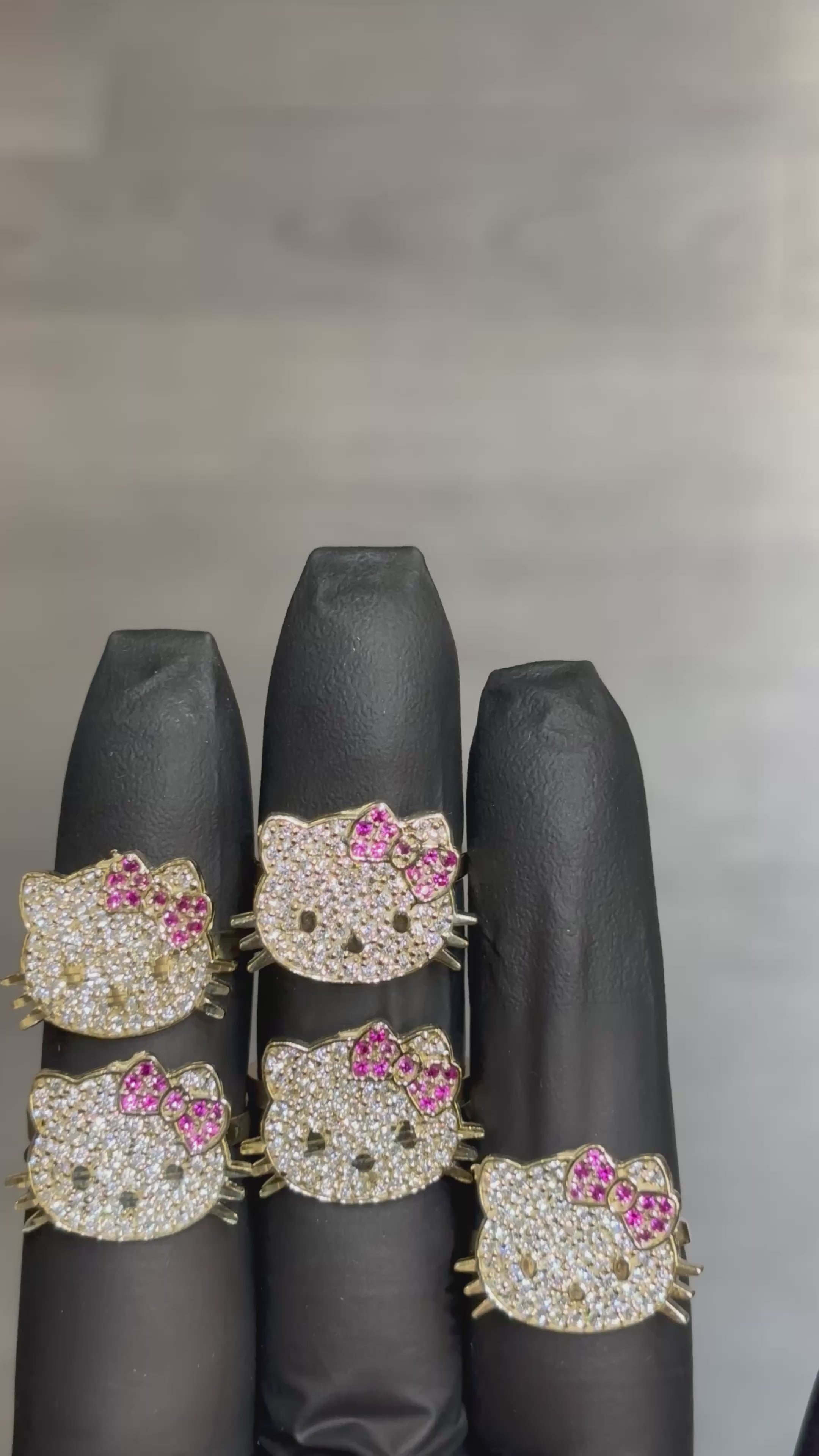 Load video: 10k Hello Kitty Crystal Ring