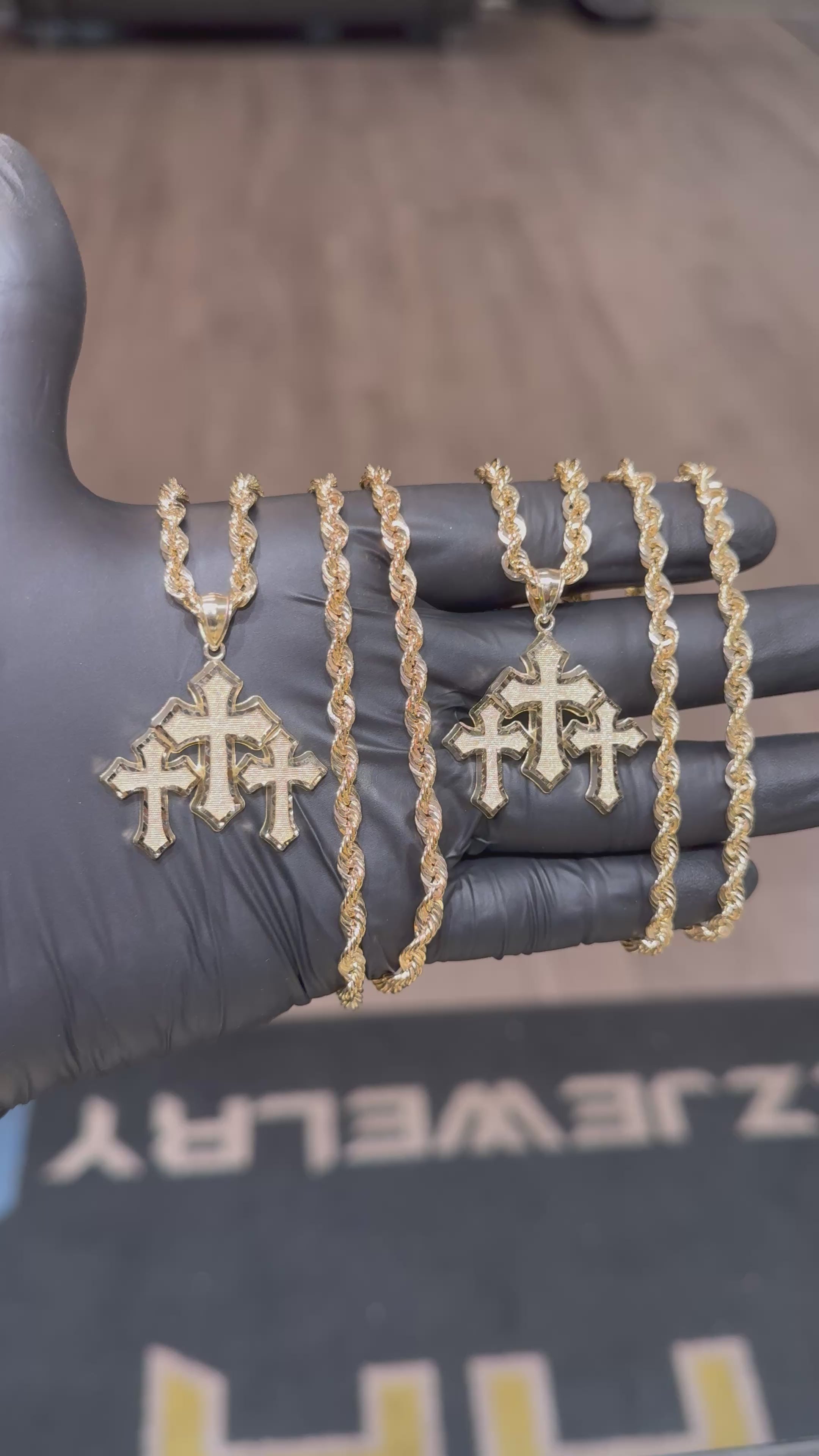 Load video: 10k Large Triple Cross Chain Set