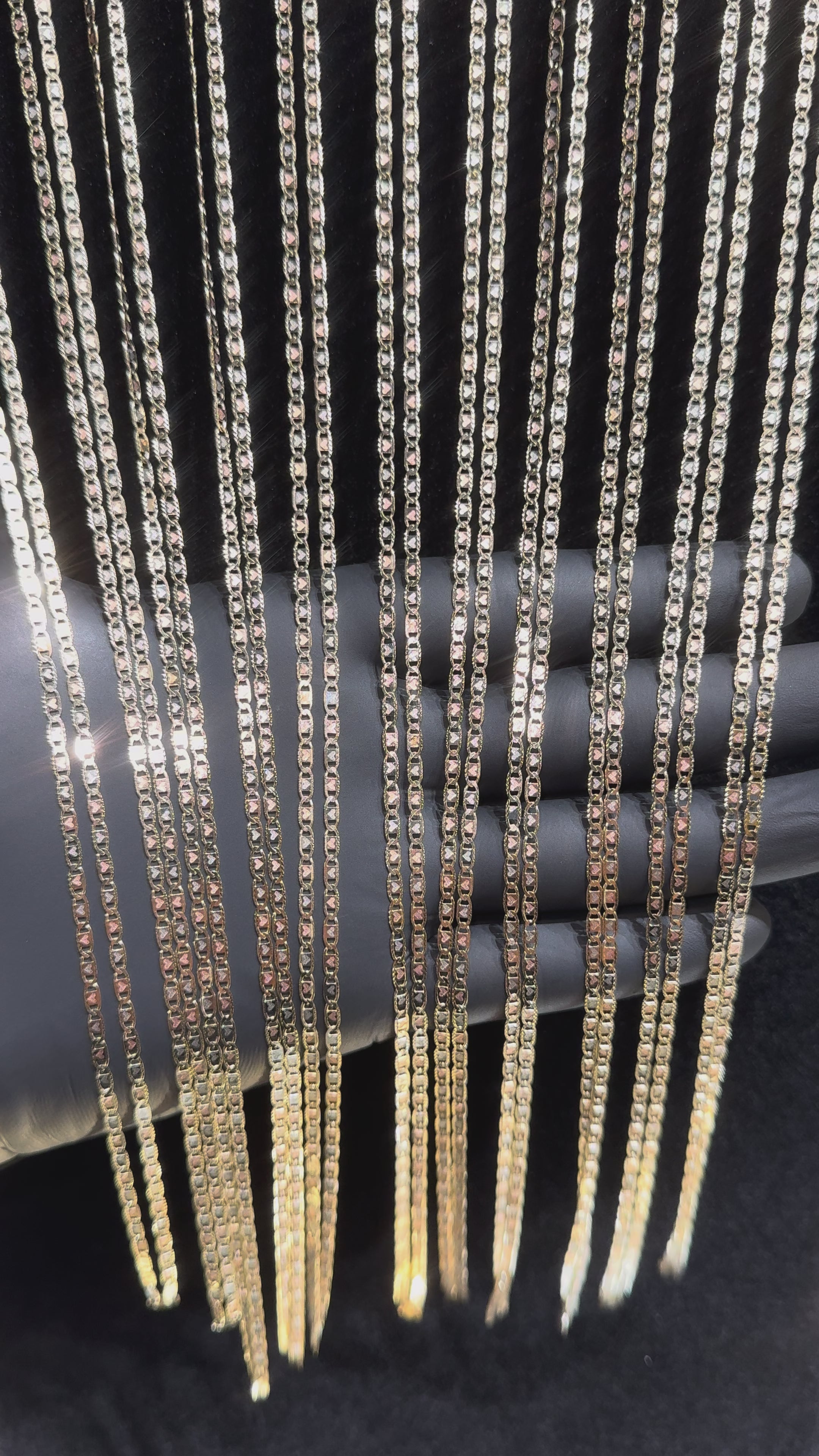 Load video: 10k 2.2mm Heart Valentino Chain