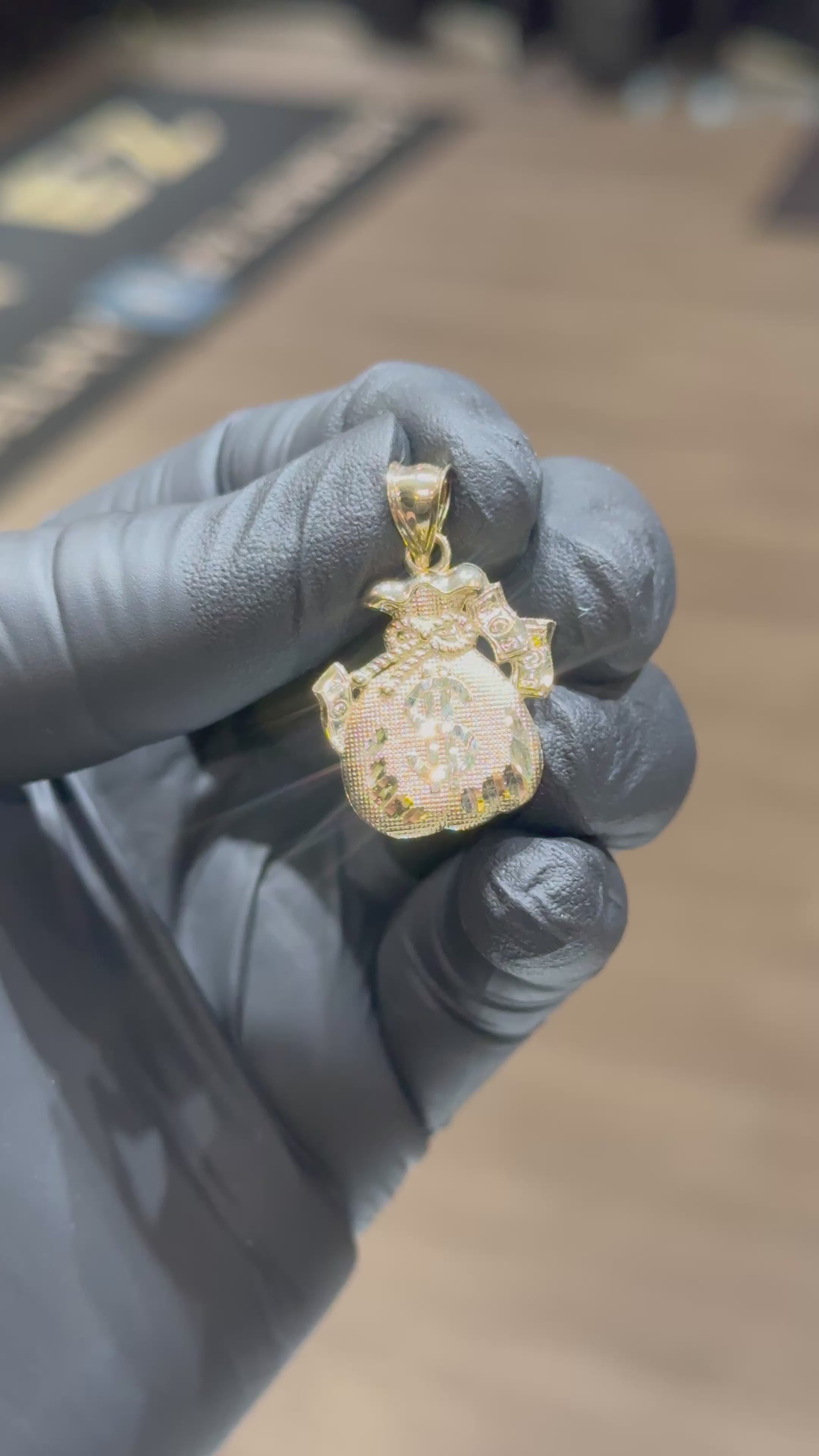 Load video: 10k Large Money Bag Pendant