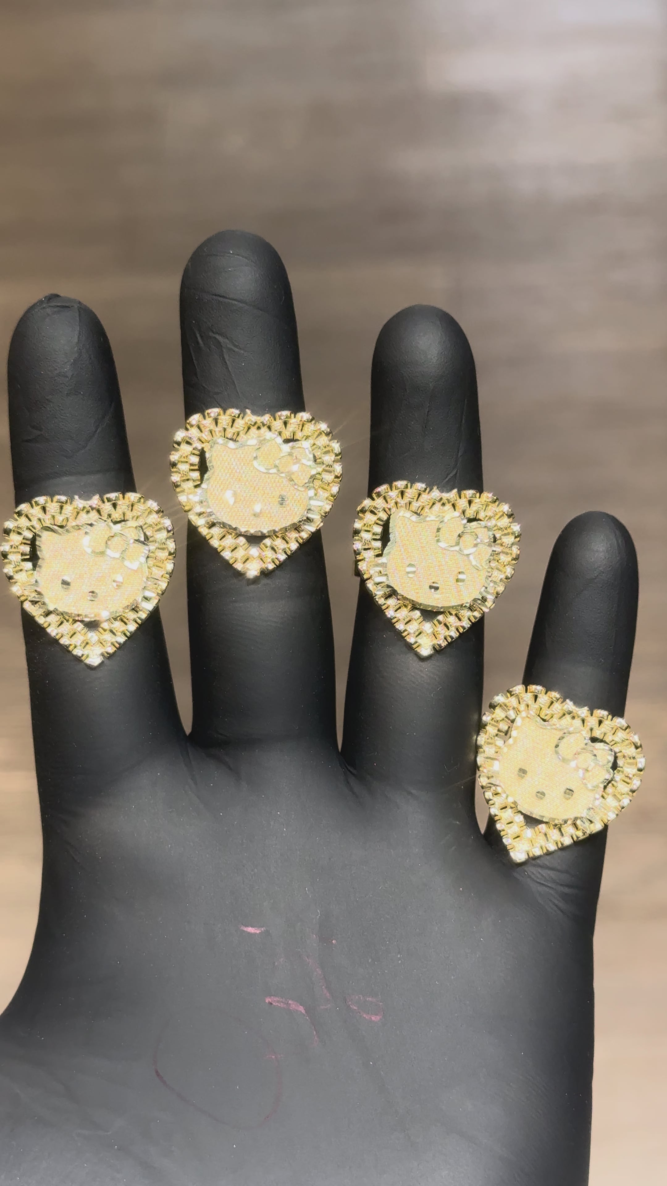 Load video: 10k XL Rolex Hello Kitty Head Ring