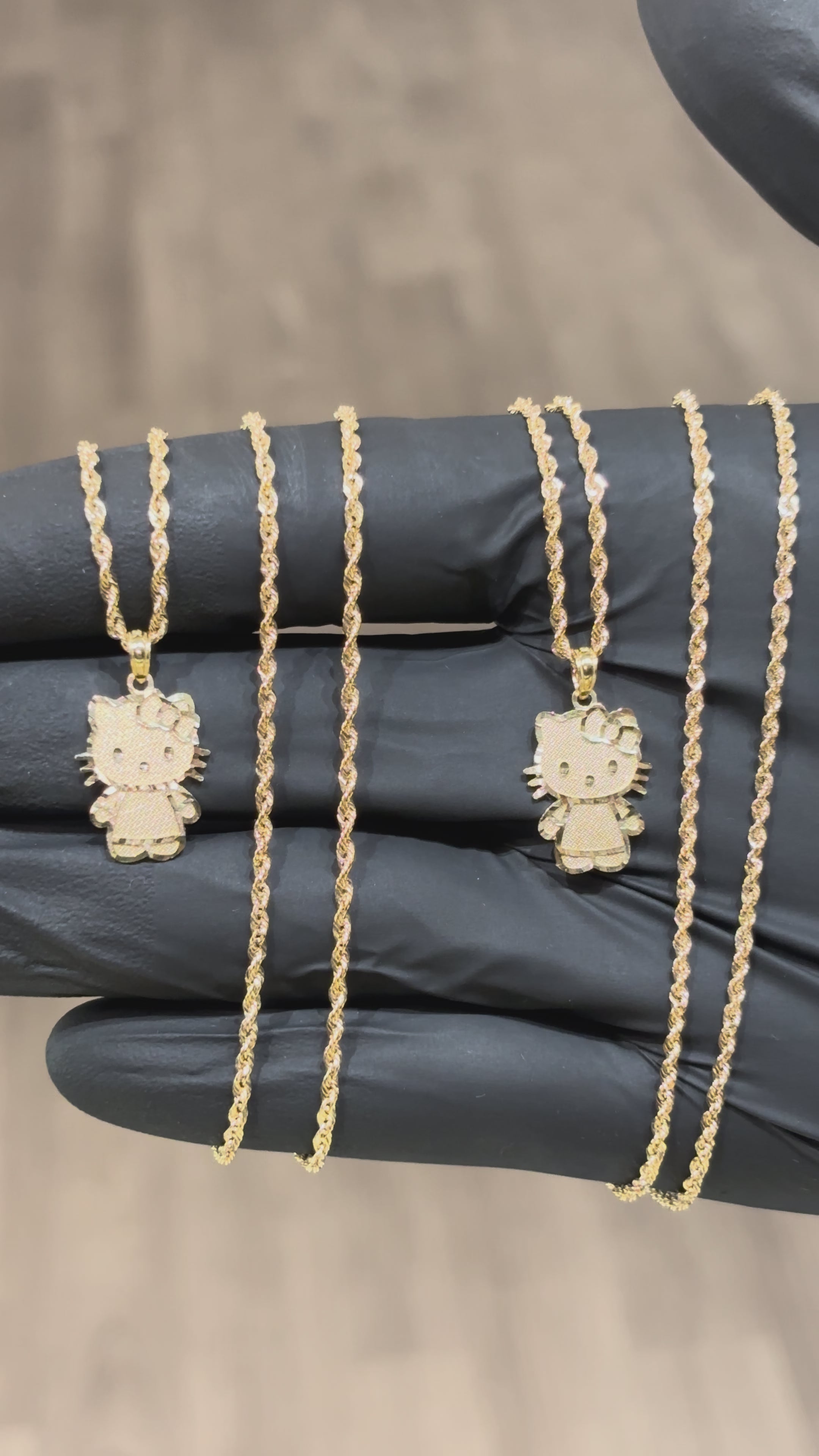 Load video: 10k Full Body Hello Kitty Chain Set