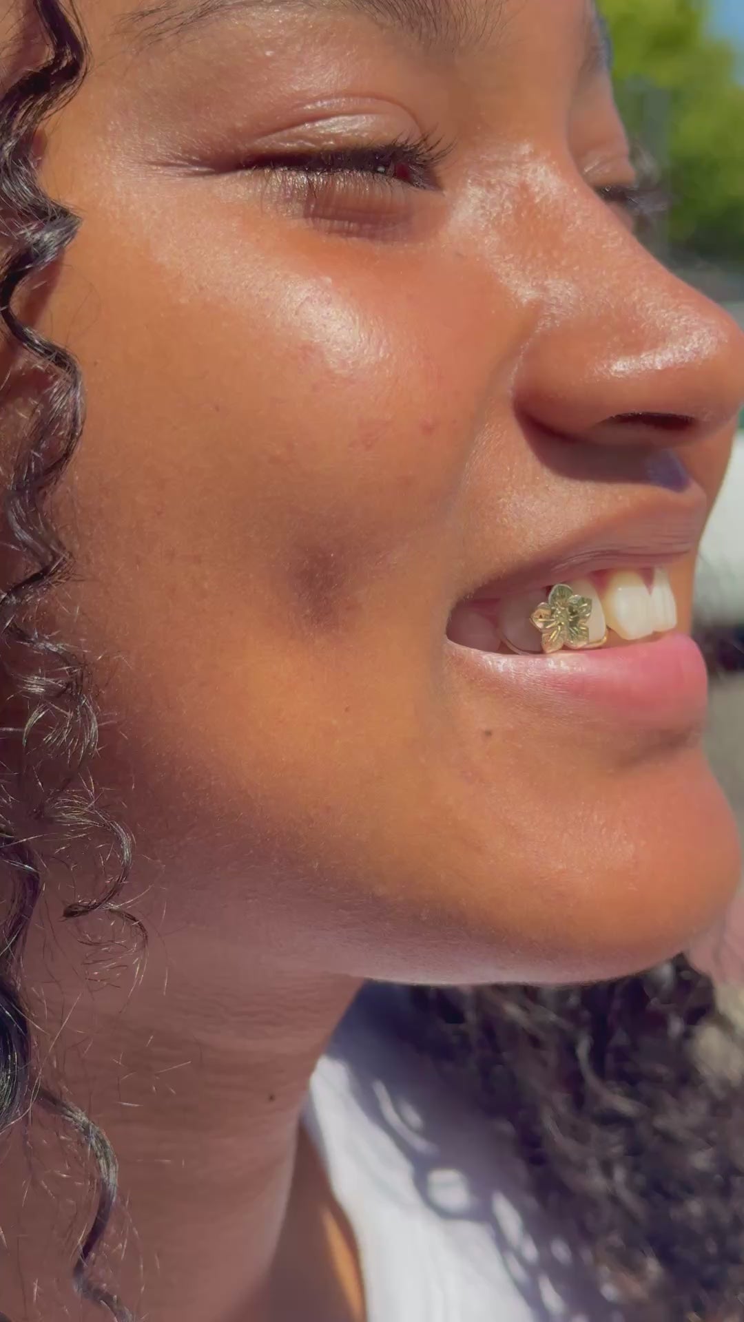 Load video: 10k Custom Hibiscus Gap Grillz