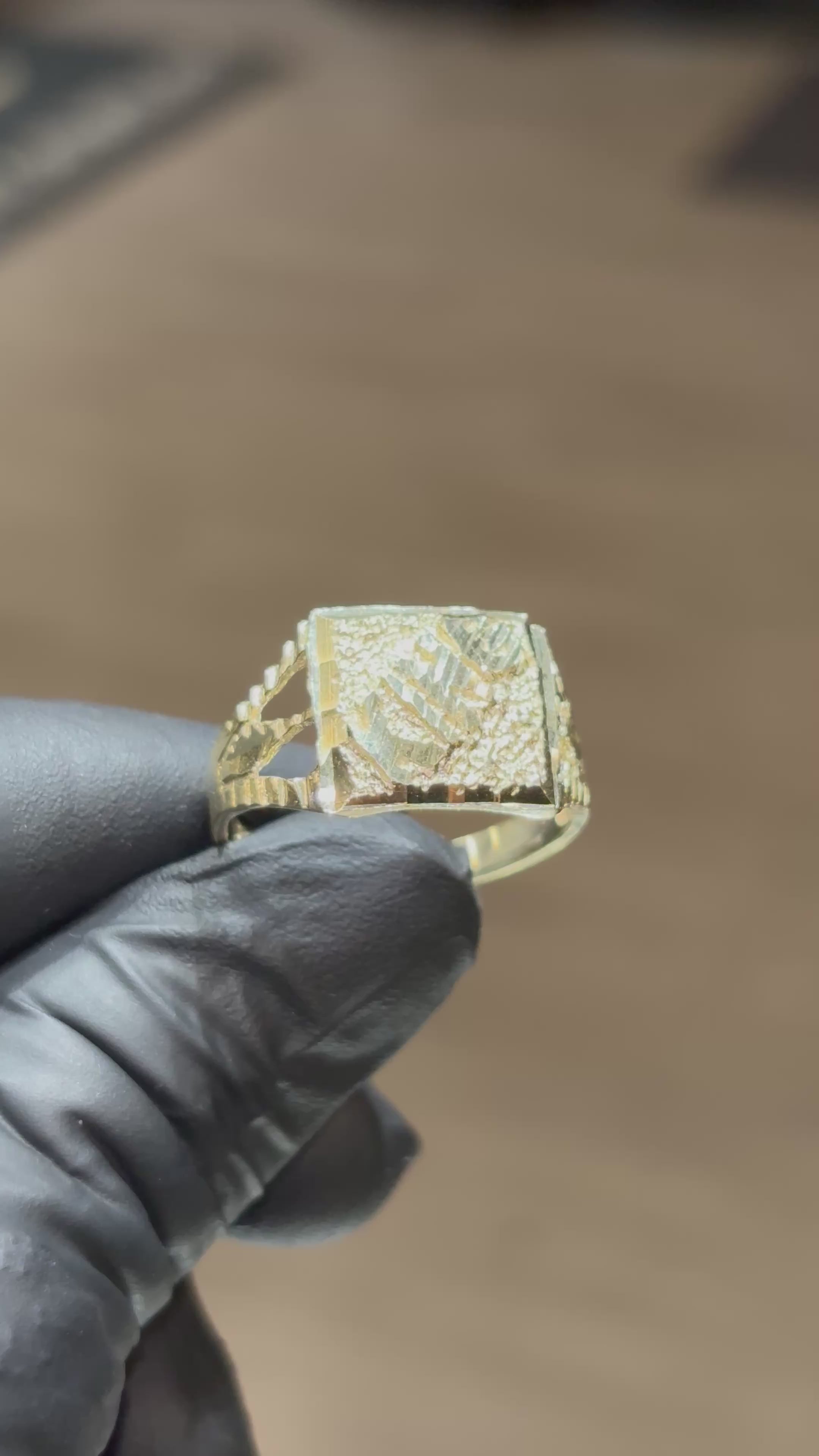 Load video: 10k &quot;KING&quot; Nugget Ring