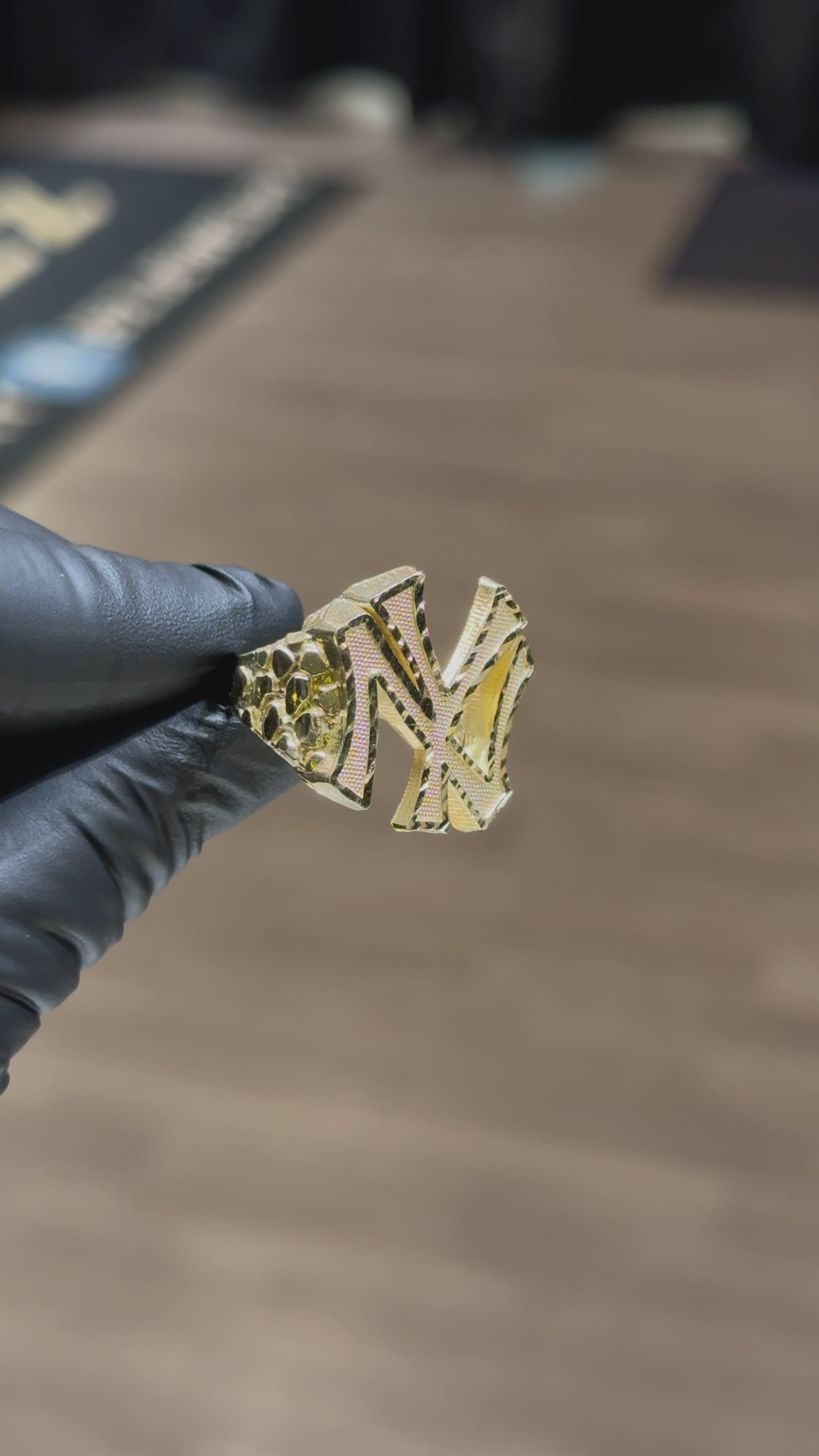 Load video: 10k Large Nugget New York Yankees Ring