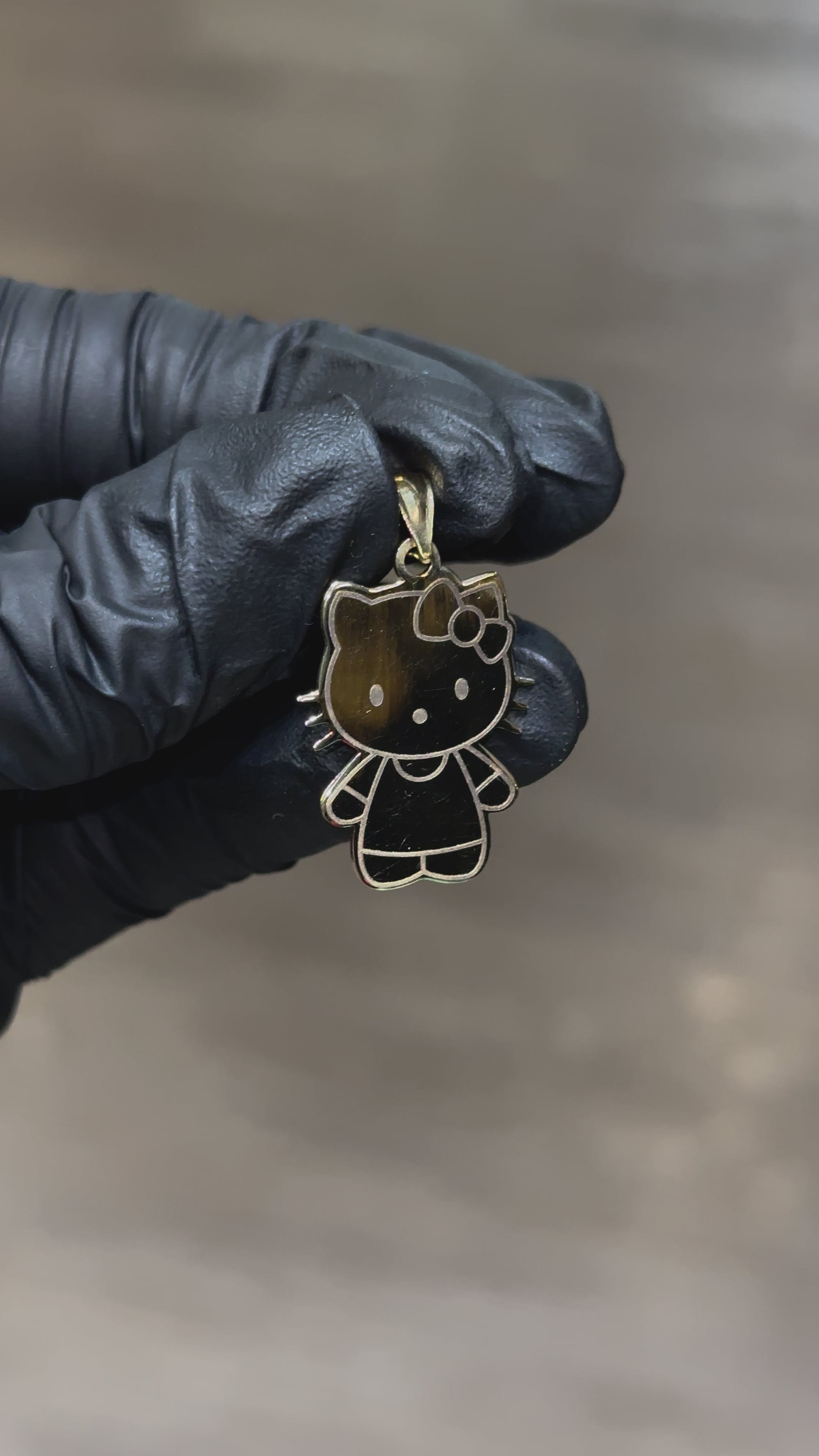 Load video: 10k Full-Body Hello Kitty Pendant