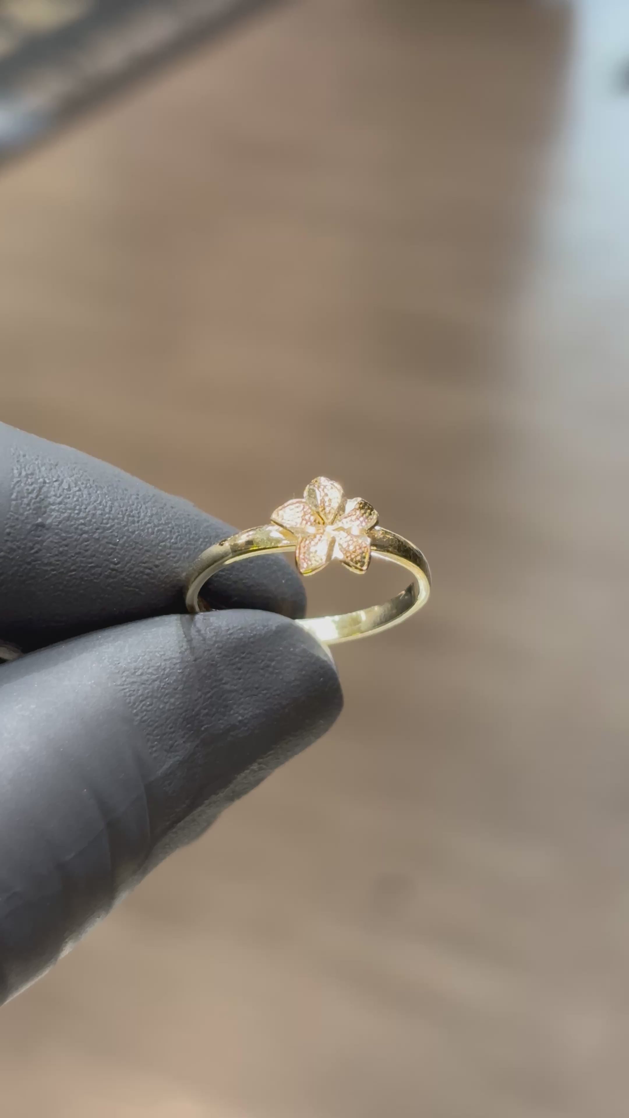 Load video: 10k Small Hibiscus Ring