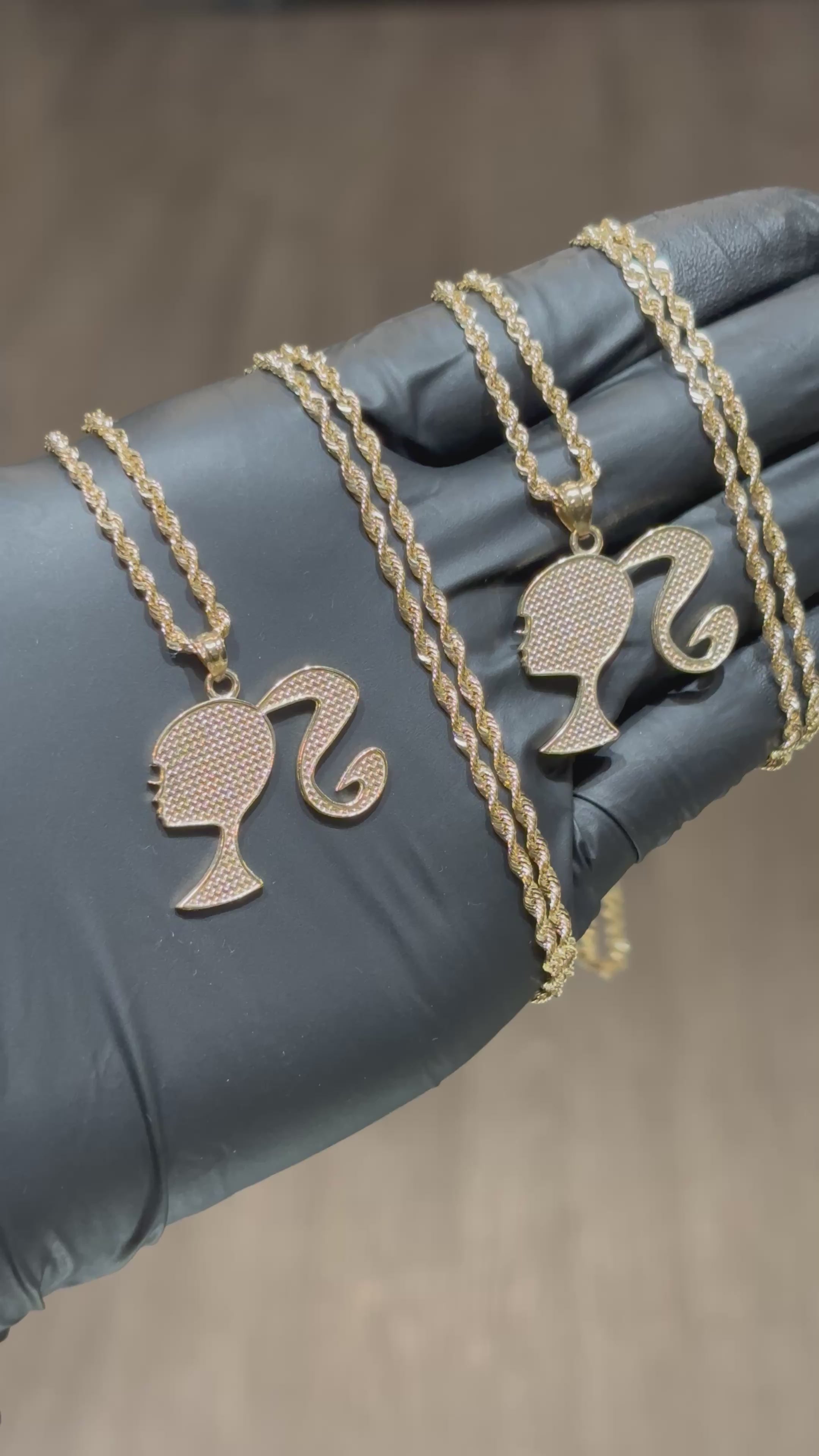 Load video: 10k Barbie Chain Set