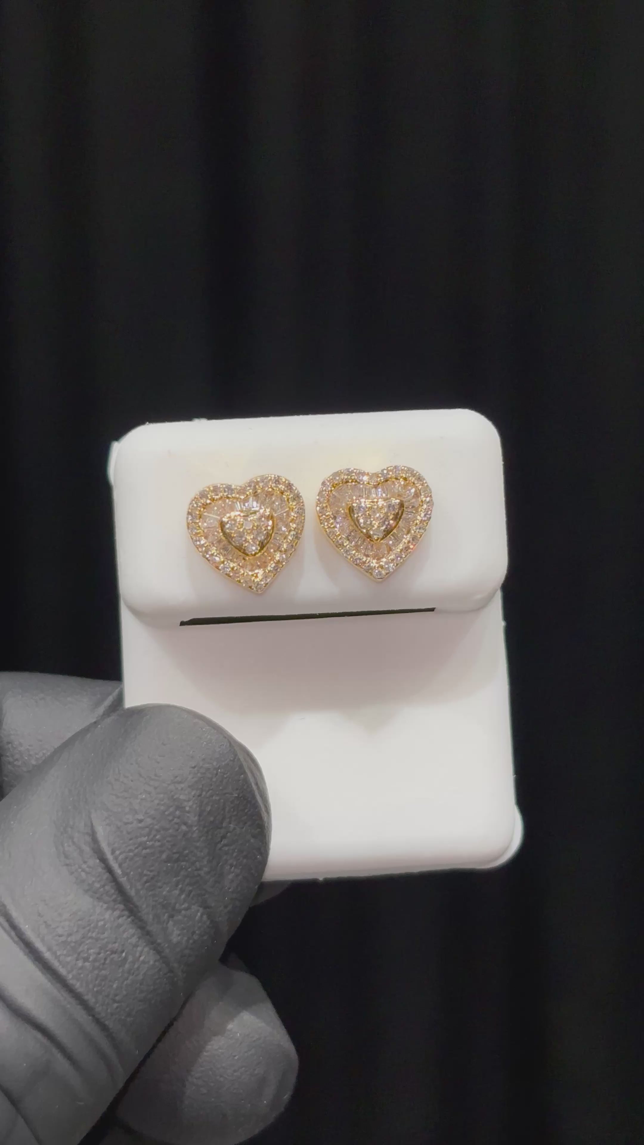 Load video: Baguette Setting Diamond Heart Earrings