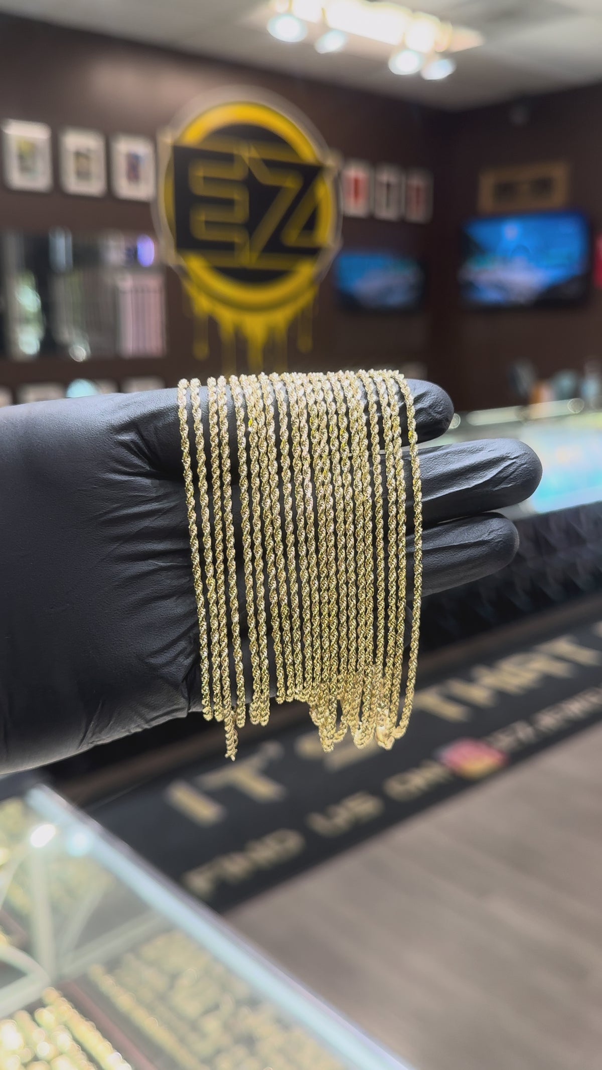 Load video: 10k 2mm Diamond Cut Rope Bracelet