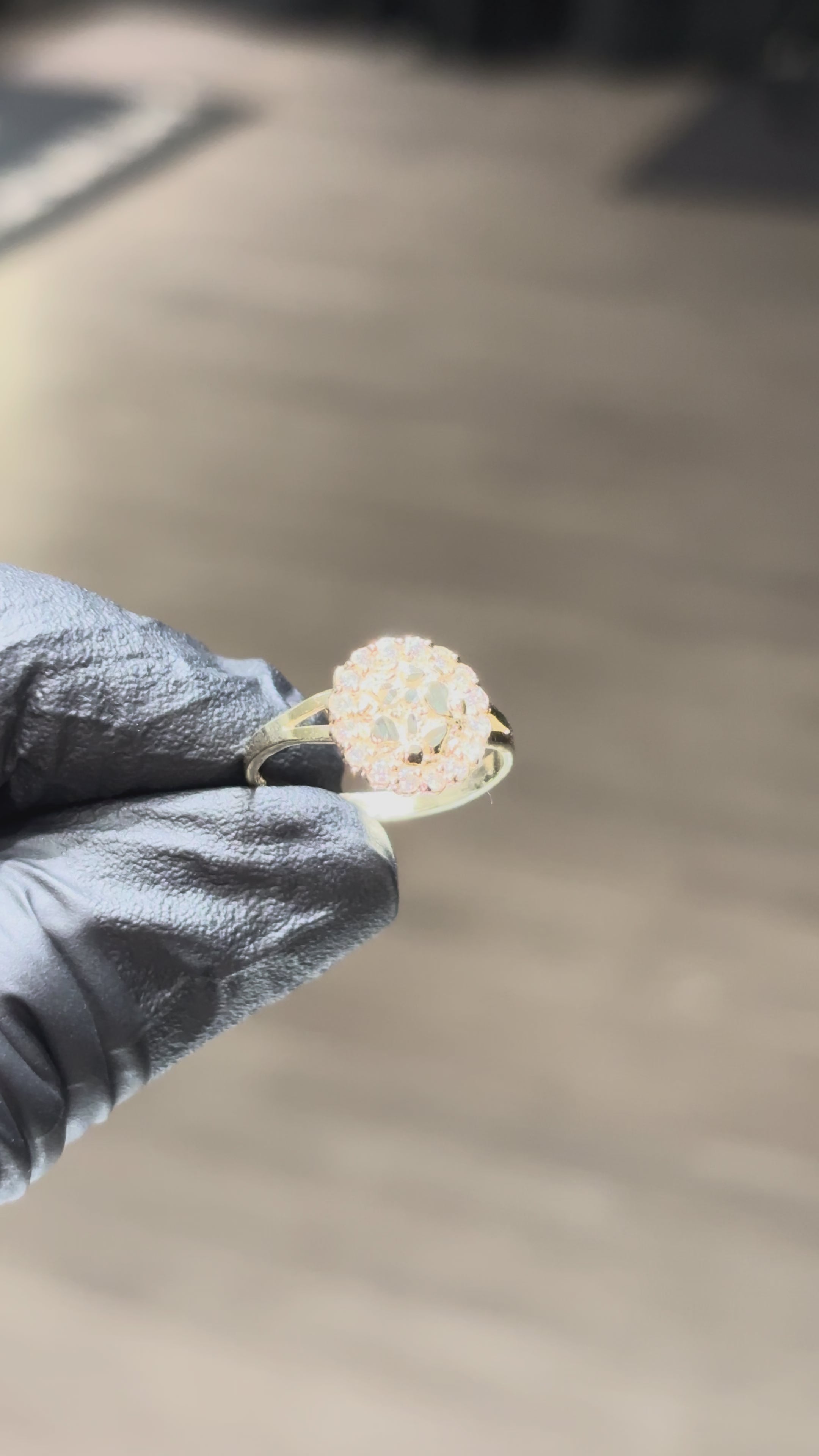 Load video: 10k Crystal Circle Nugget Split Band Ring