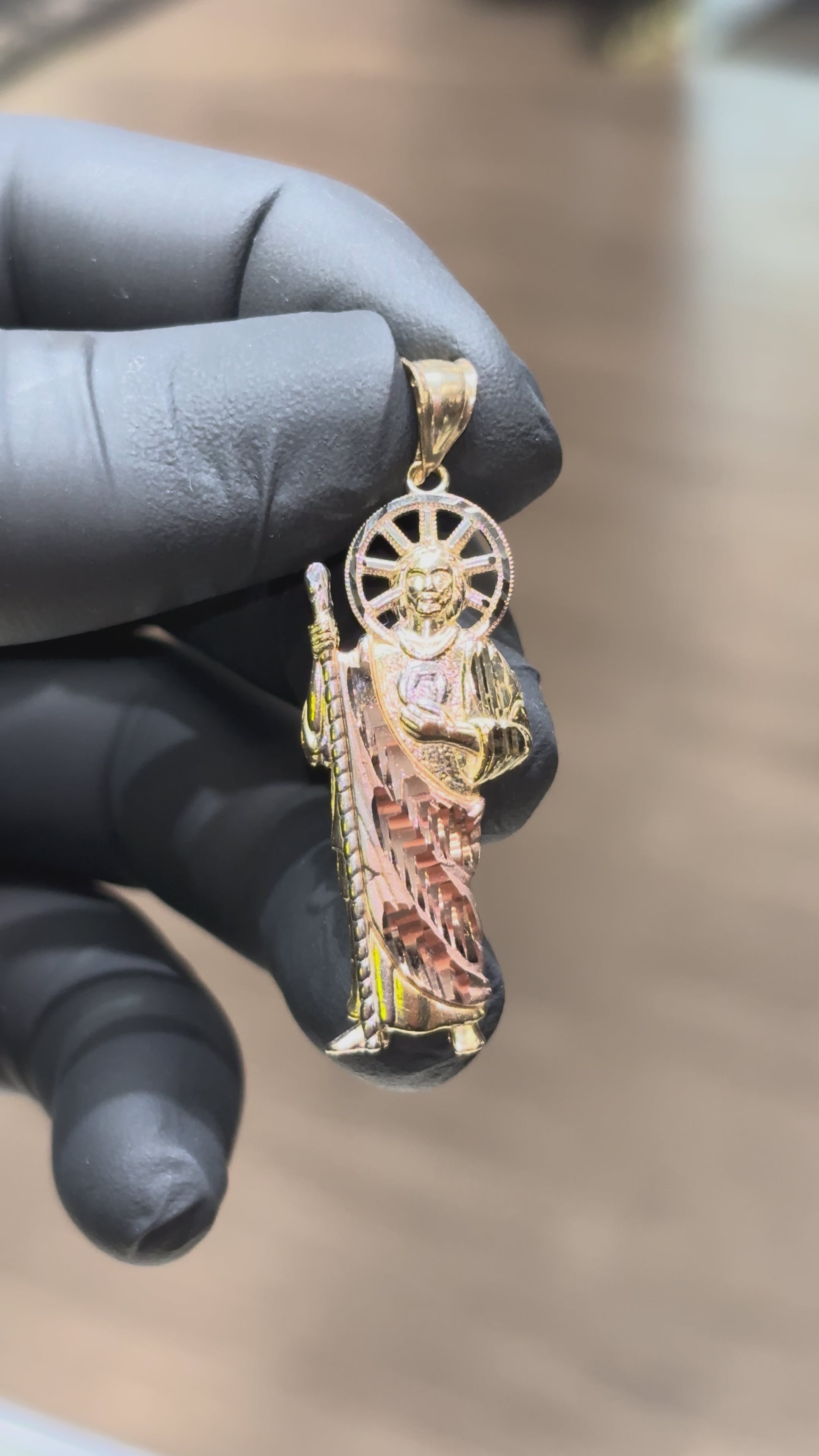 Load video: 10k Tri Tone San Judas Pendant